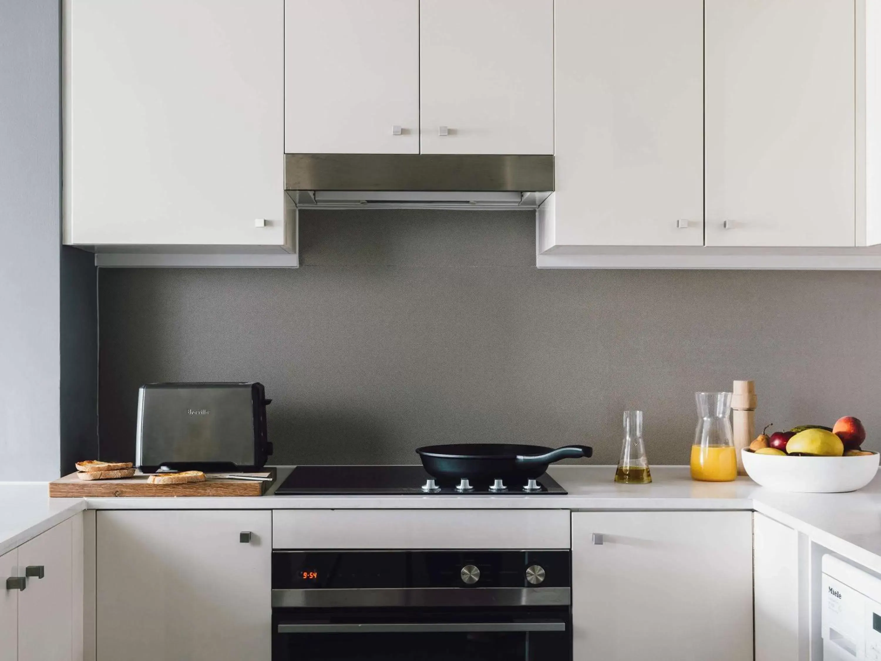 Photo of the whole room, Kitchen/Kitchenette in Quay West Suites Melbourne