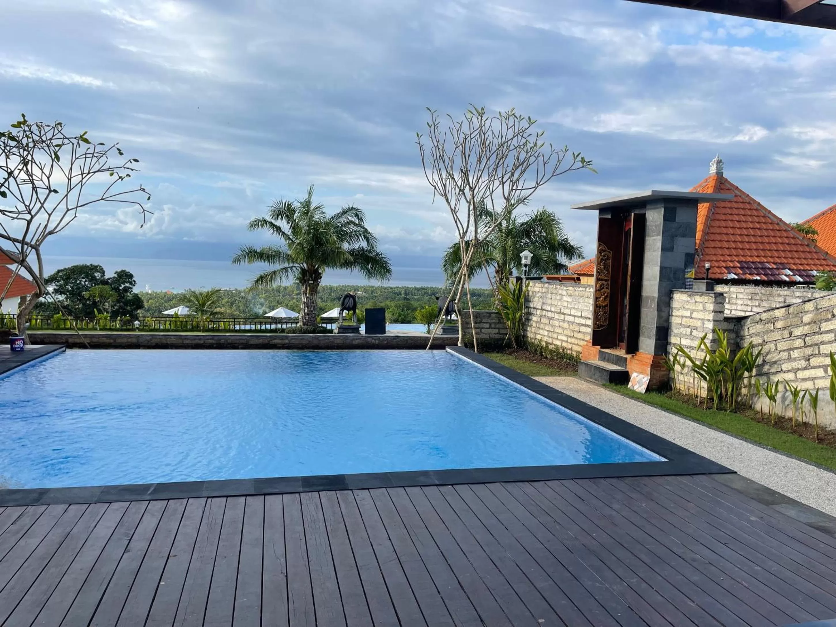 Swimming pool in Semabu Hills Hotel Nusa Penida