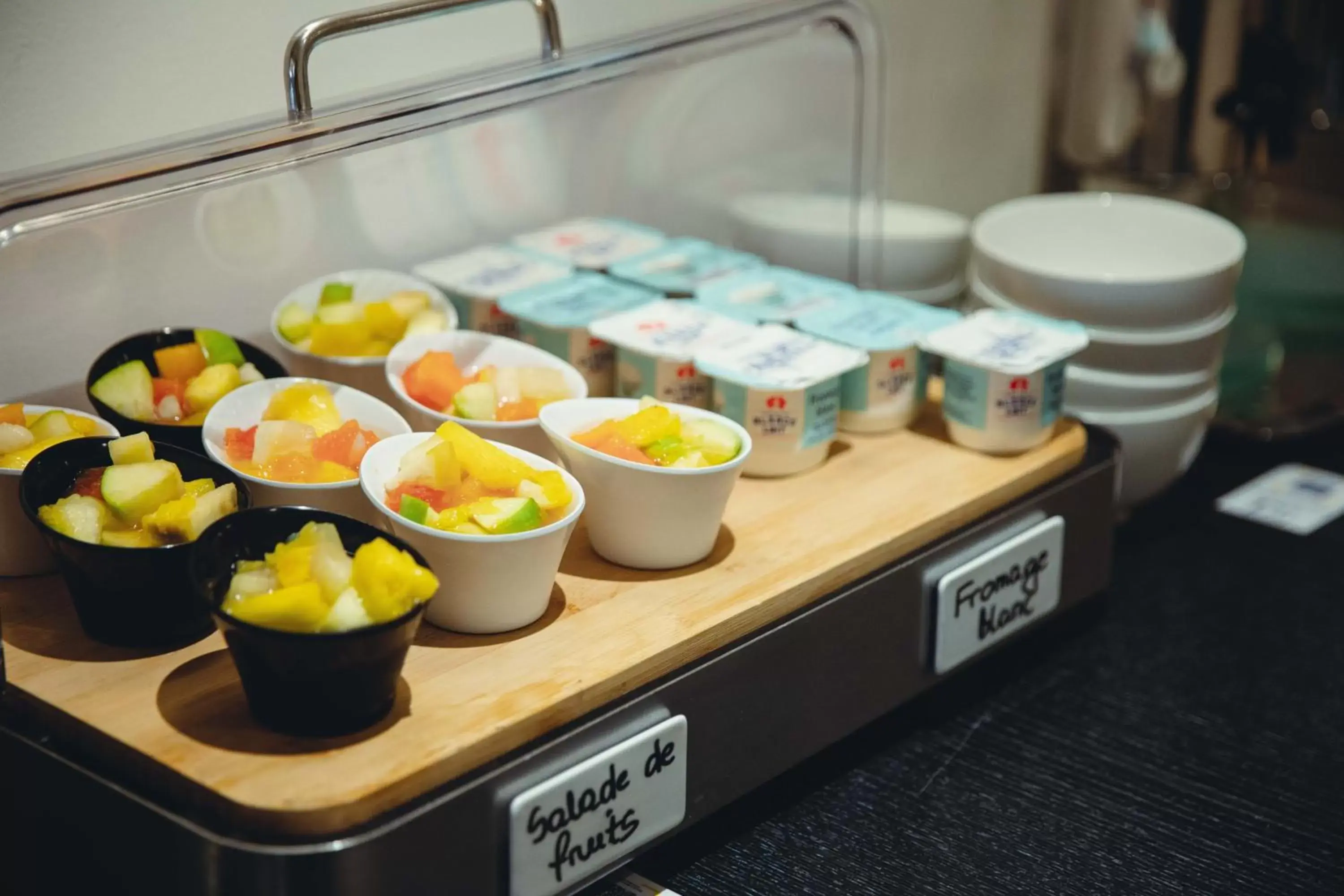 Continental breakfast, Food in The Originals Boutique, Hôtel Le Lion, Clermont-Ferrand