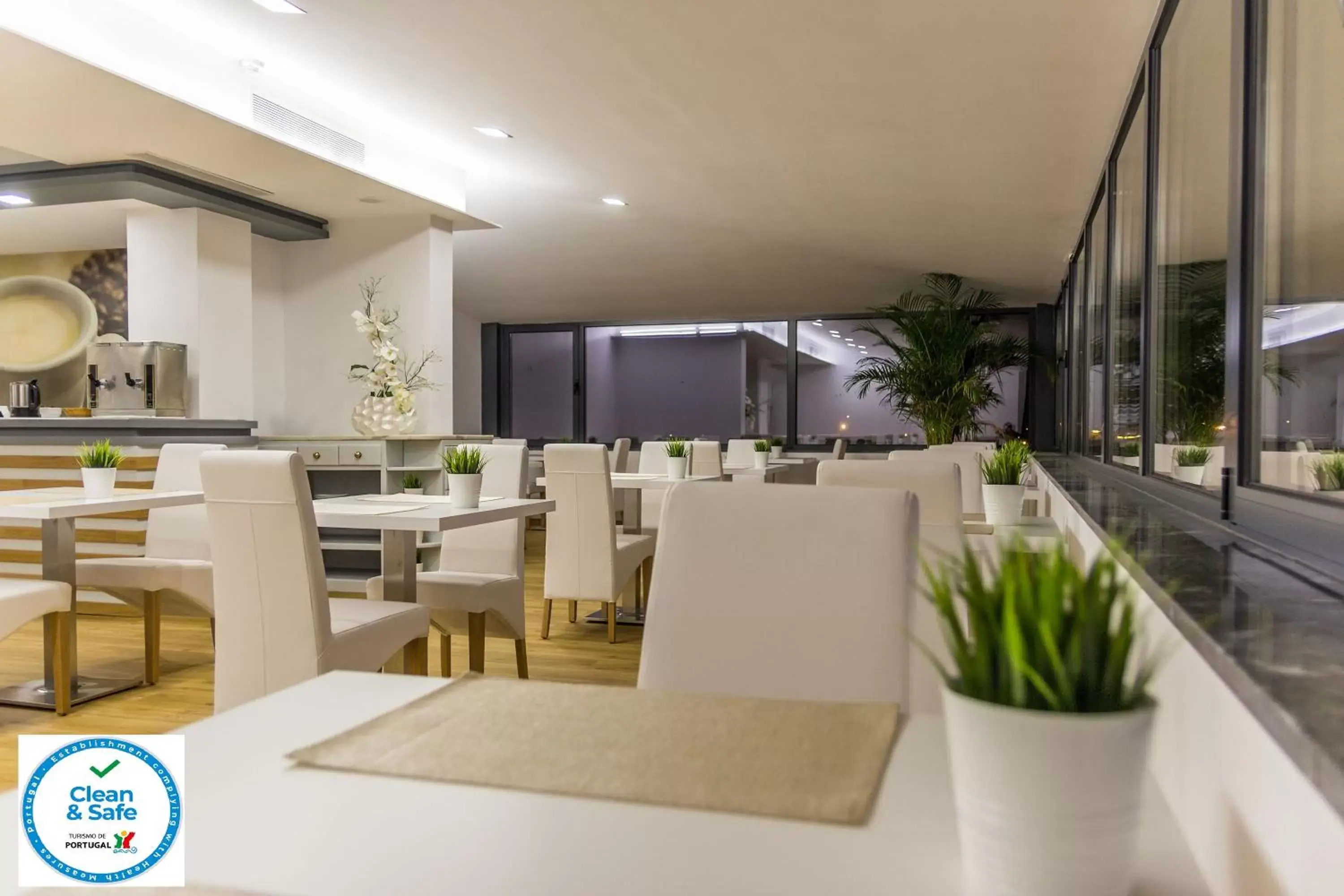 Restaurant/Places to Eat in Hotel Lara