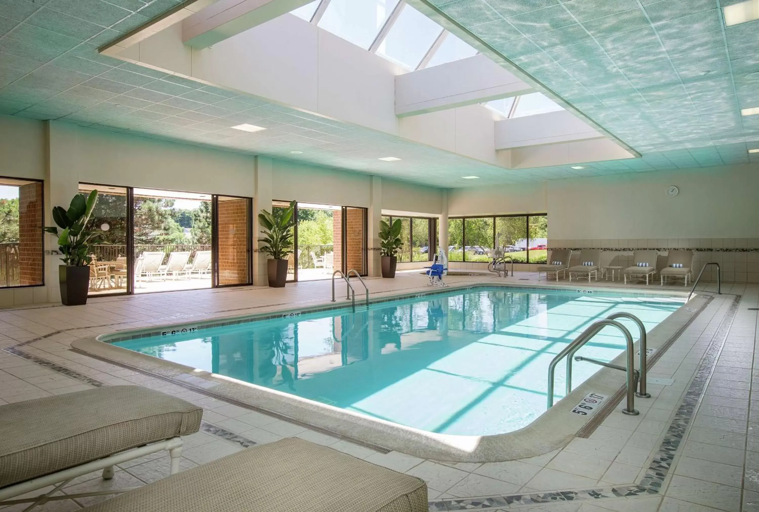 Pool view, Swimming Pool in DoubleTree by Hilton Lisle Naperville