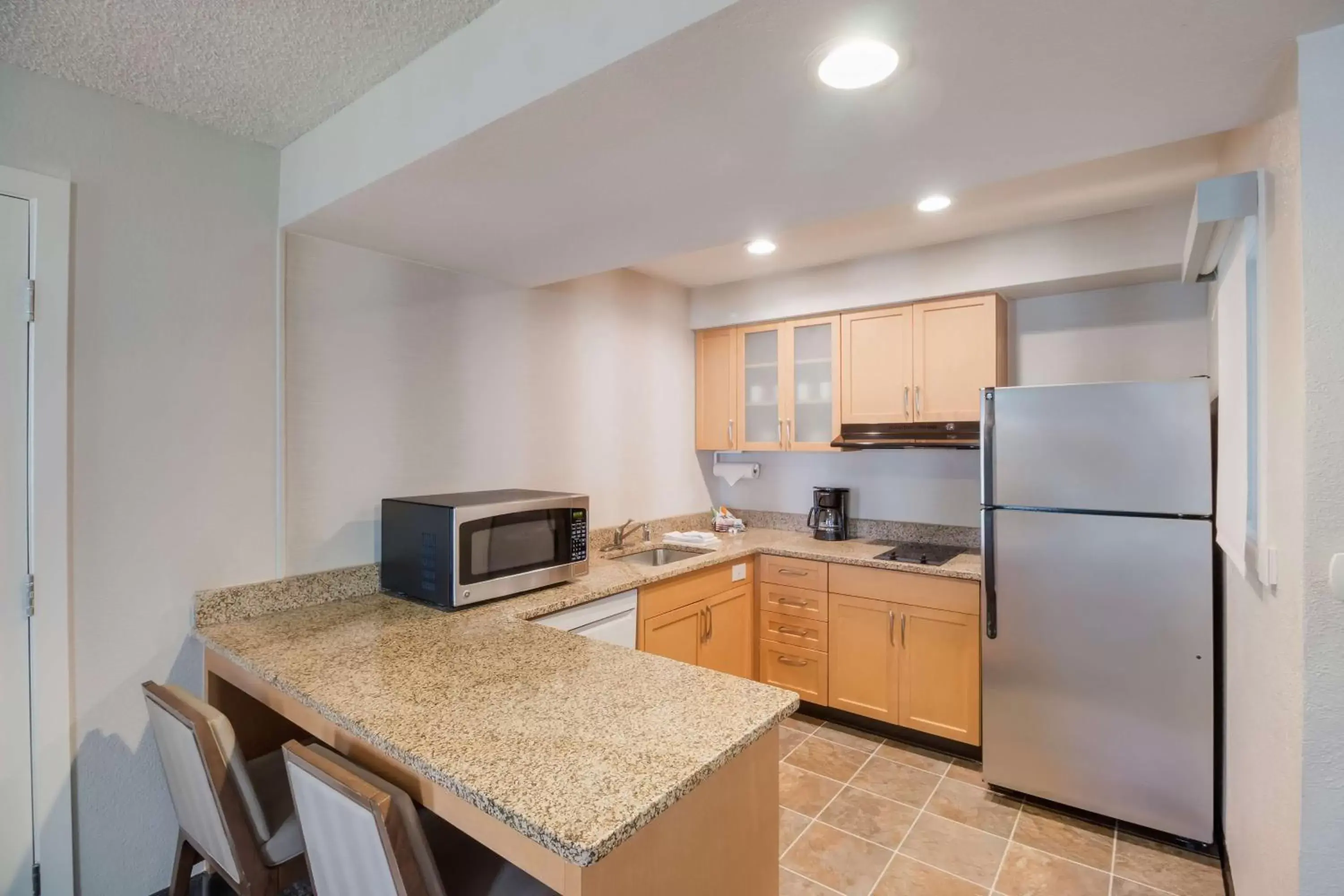 Photo of the whole room, Kitchen/Kitchenette in Sonesta ES Suites Huntington Beach Fountain Valley