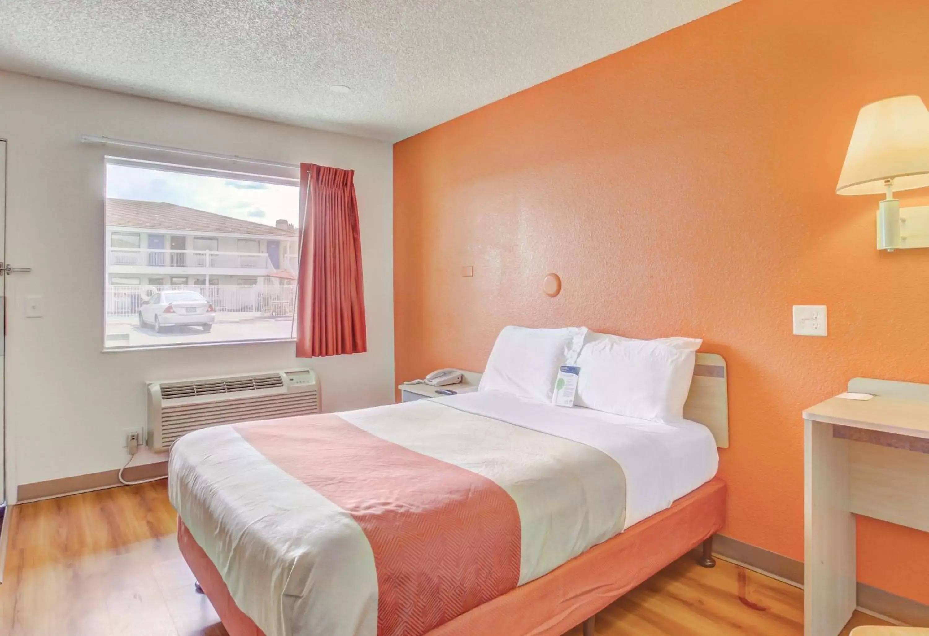 Photo of the whole room, Bed in Motel 6-Medford, OR - North