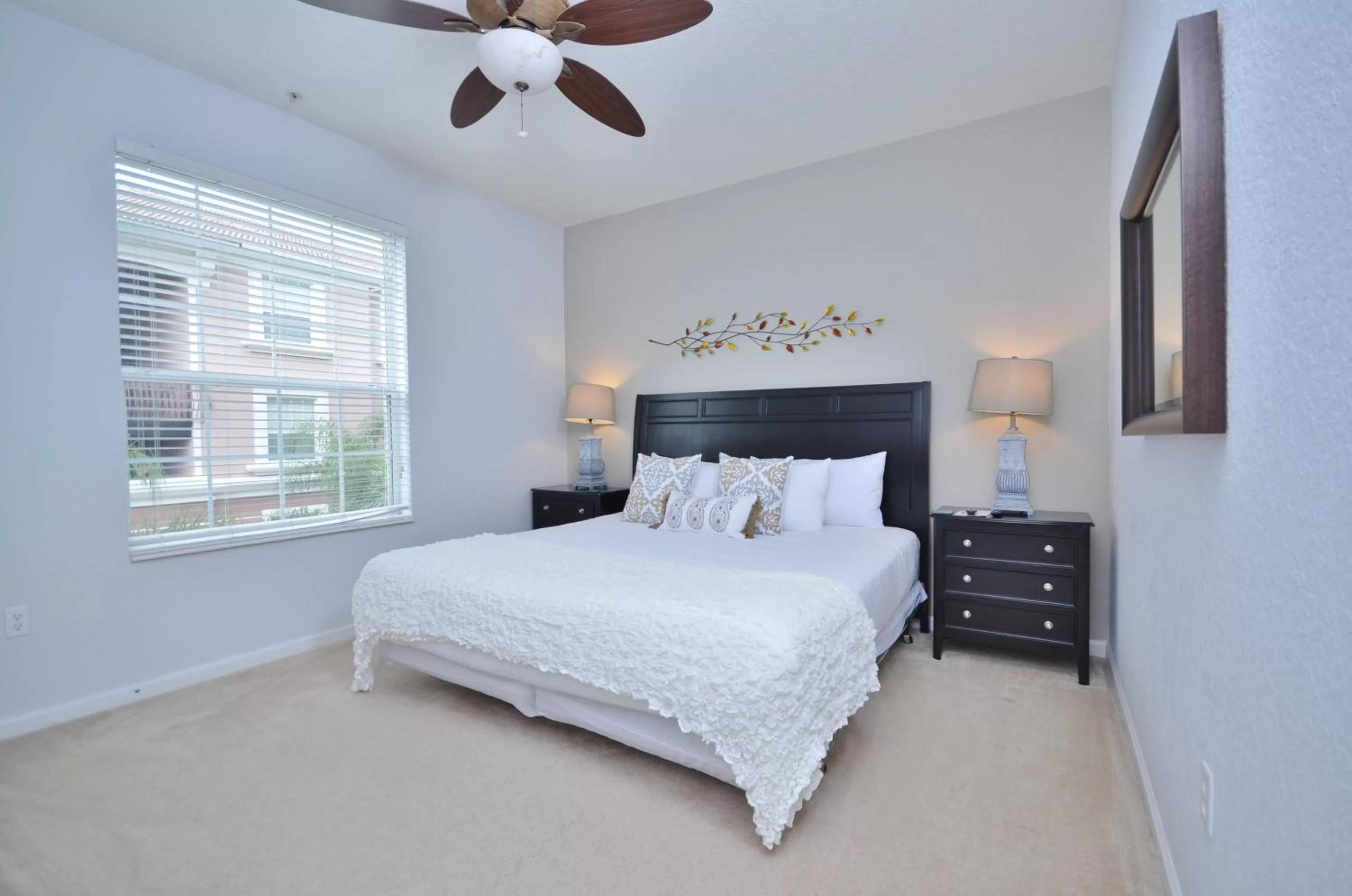 Photo of the whole room, Bed in Orlando Escape