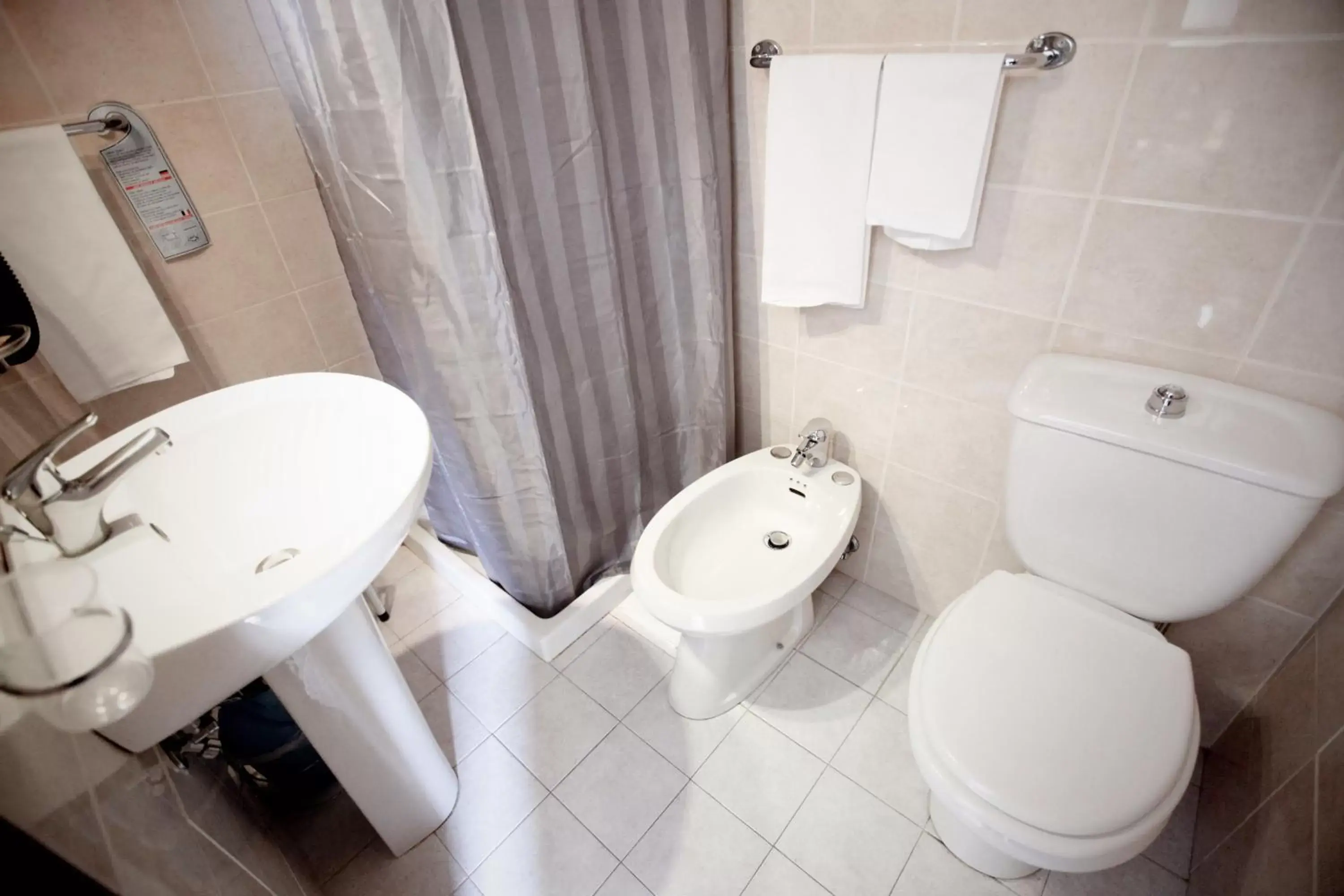 Bathroom in Hotel Continental