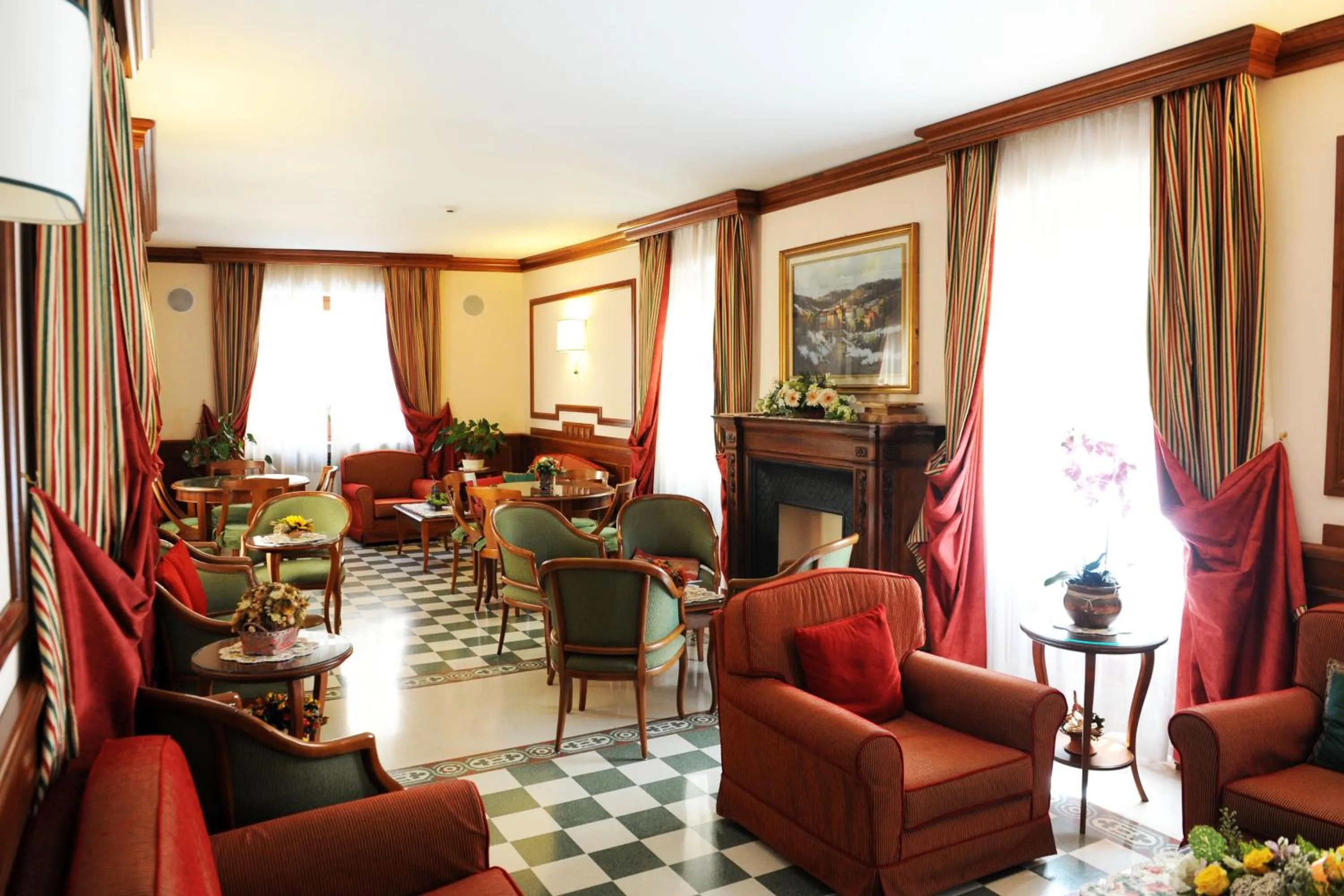 Communal lounge/ TV room in Hotel Acqui & Centro Benessere