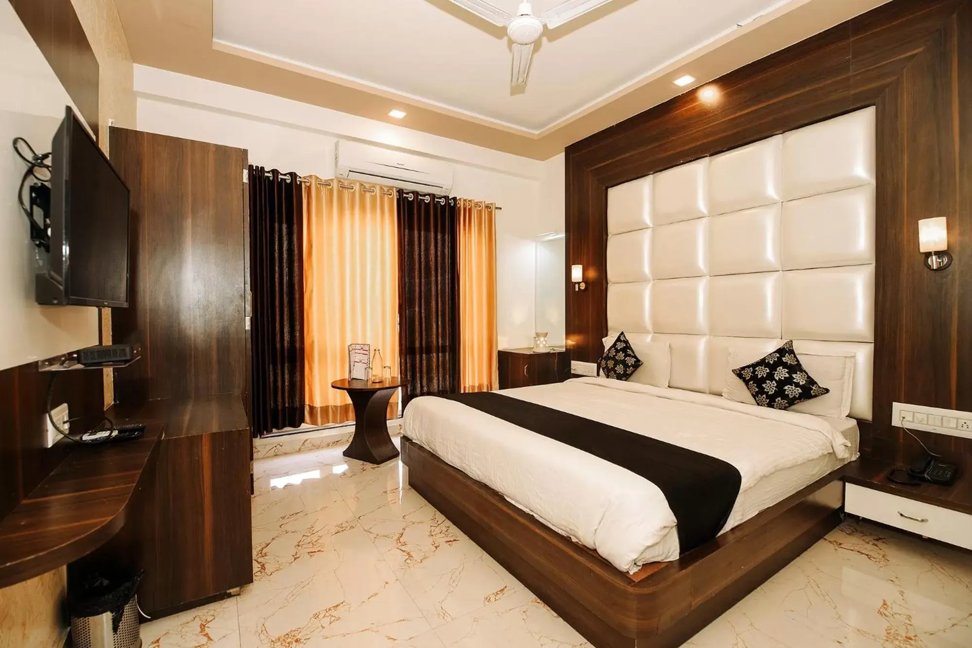 Bedroom, Bed in FabHotel Prime The Royal Galaxy Bedroom, Bed in FabHotel Prime The Royal Galaxy