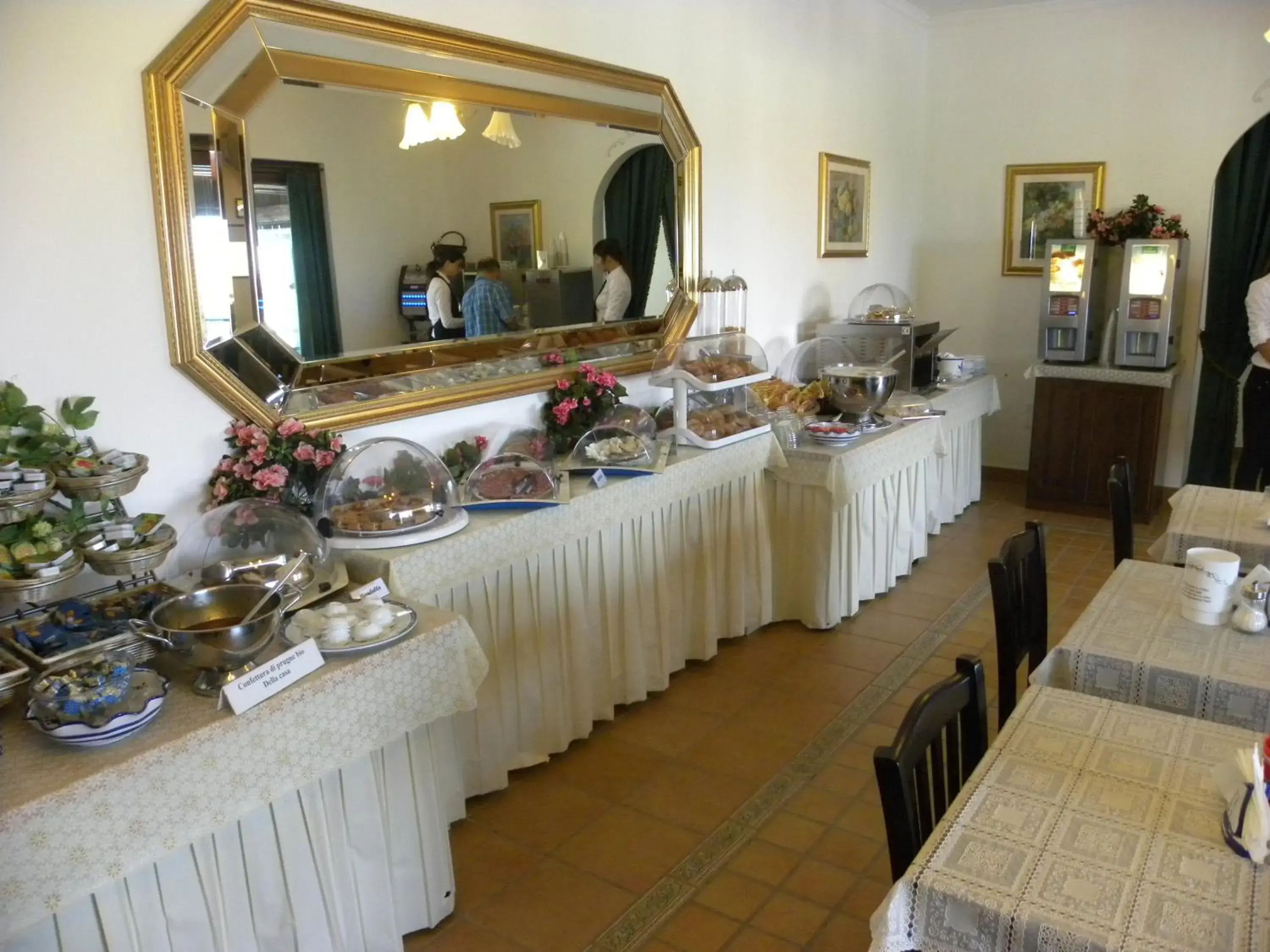 Restaurant/Places to Eat in Hotel Ristorante Borgo La Tana