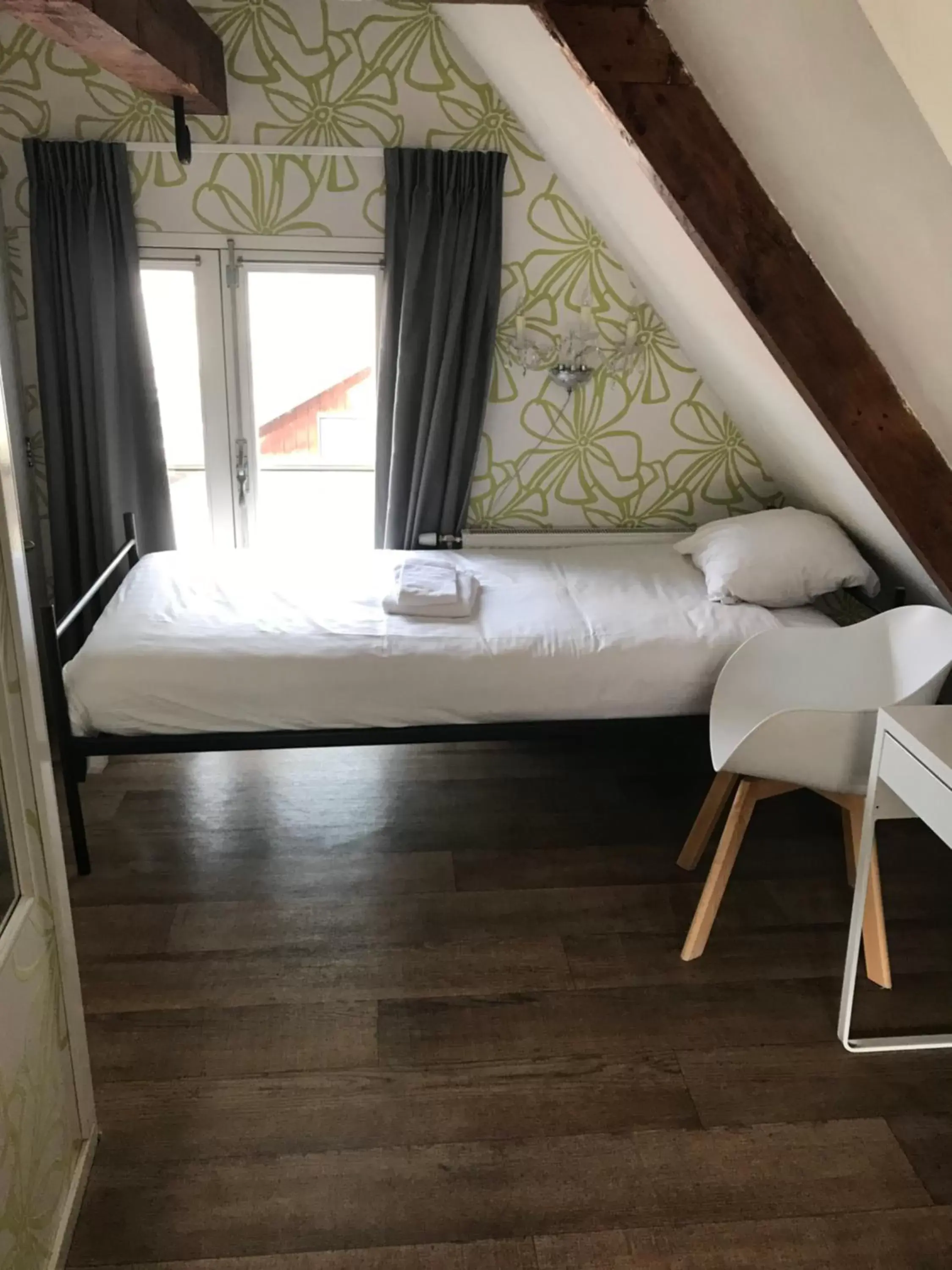 Bedroom, Bed in Kings Inn City Hotel Alkmaar