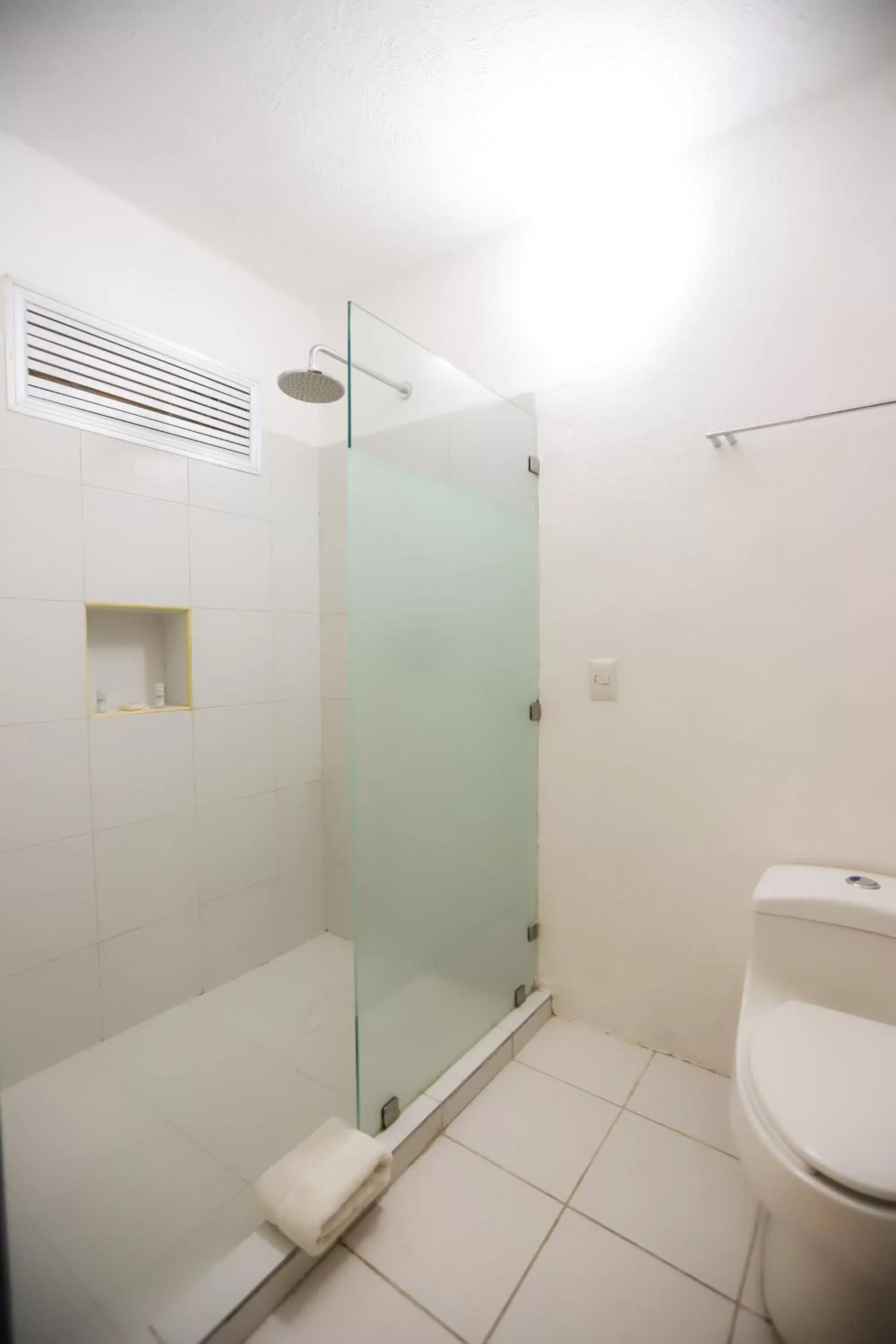Shower, Bathroom in TRYP by Wyndham Chetumal