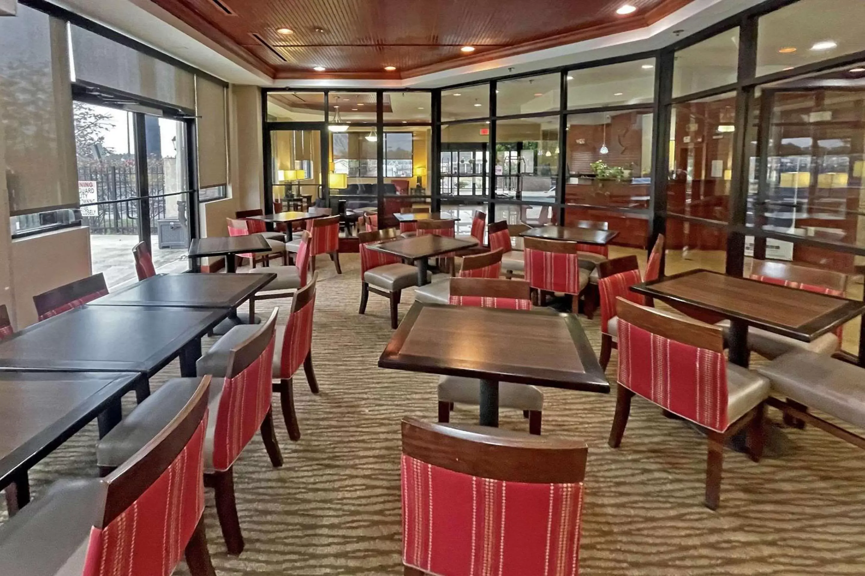 Restaurant/Places to Eat in Comfort Suites Augusta Riverwatch