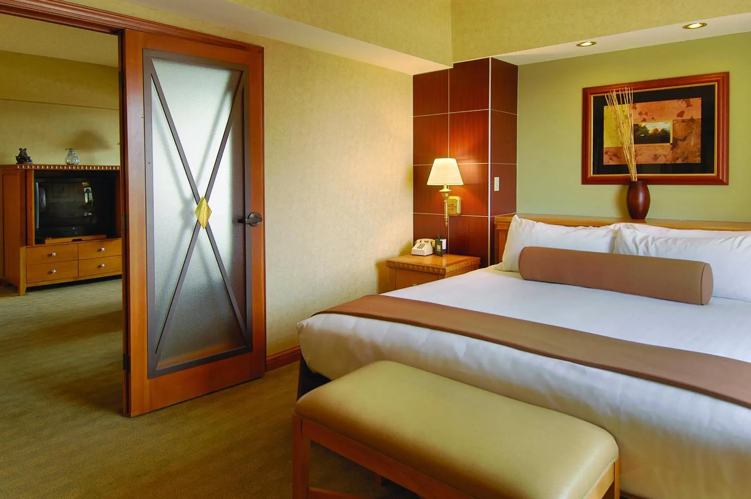 Bedroom, Bed in Harrah's Lake Tahoe Hotel & Casino
