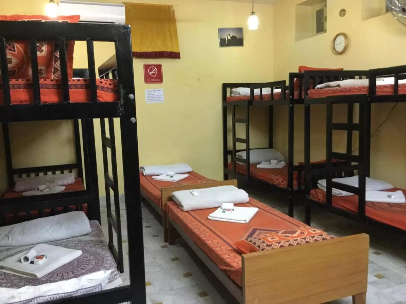 Bed in 10-Bed Mixed Dormitory Room in Hotel Tokyo Palace