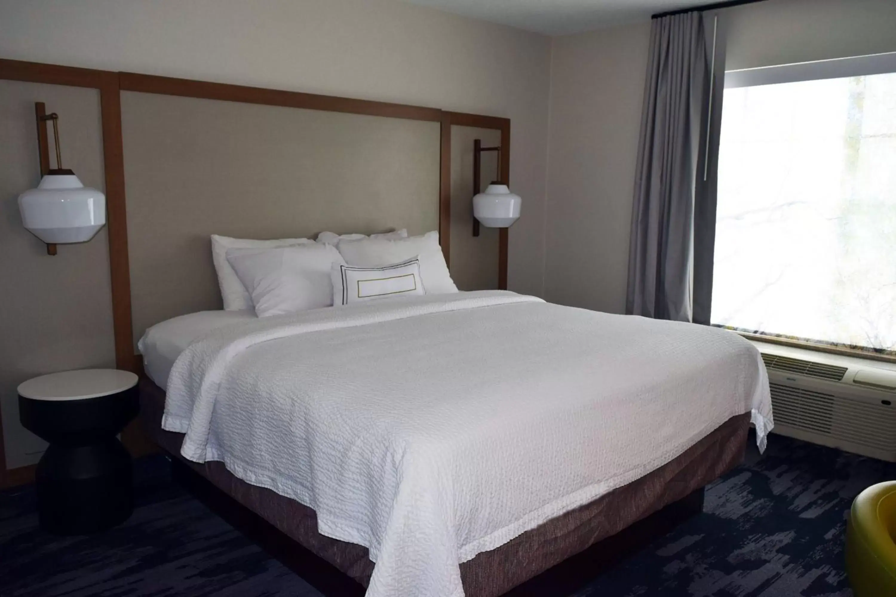 Photo of the whole room, Bed in Fairfield by Marriott Youngstown/Austintown