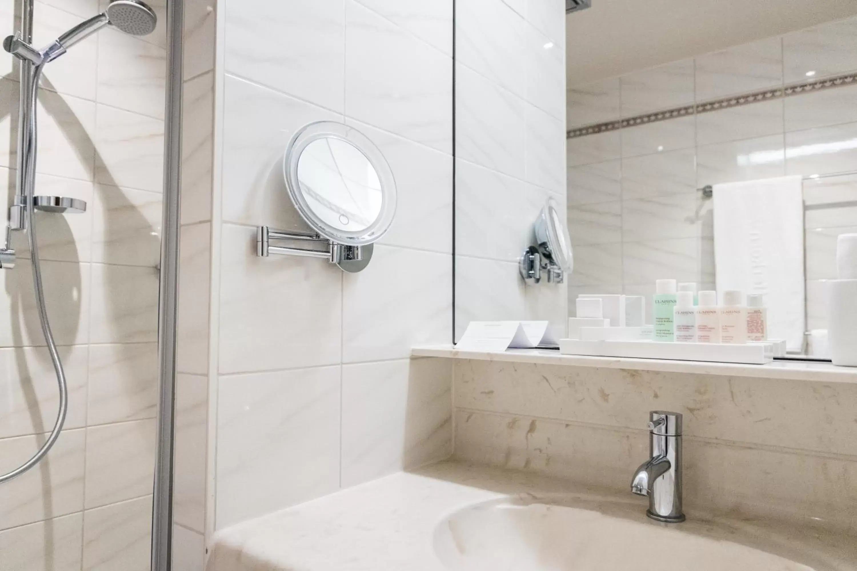 Photo of the whole room, Bathroom in Pfefferkorn's Hotel