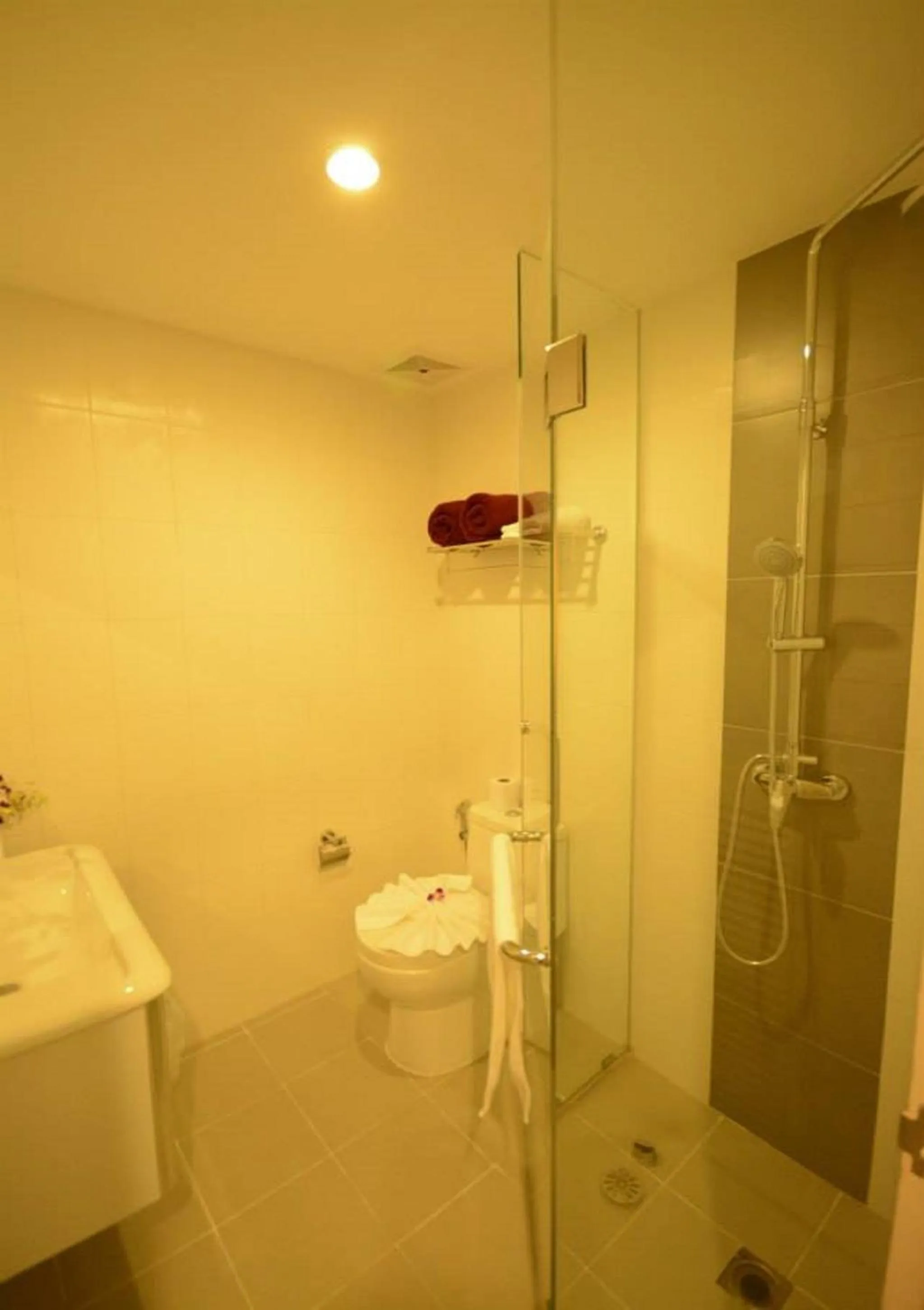 Shower in The Patong Center Hotel