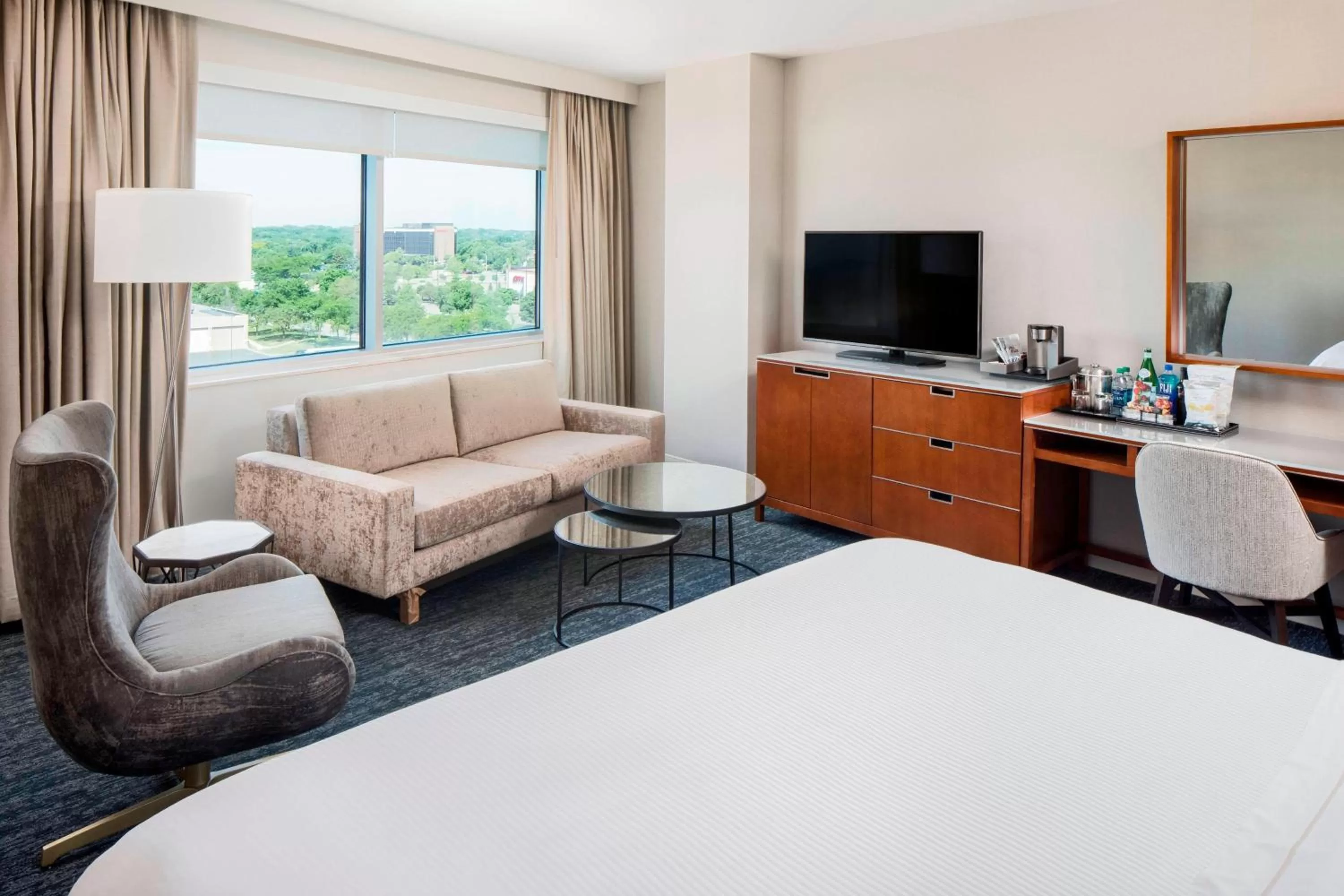 Photo of the whole room, Bed in The Westin Edina Galleria