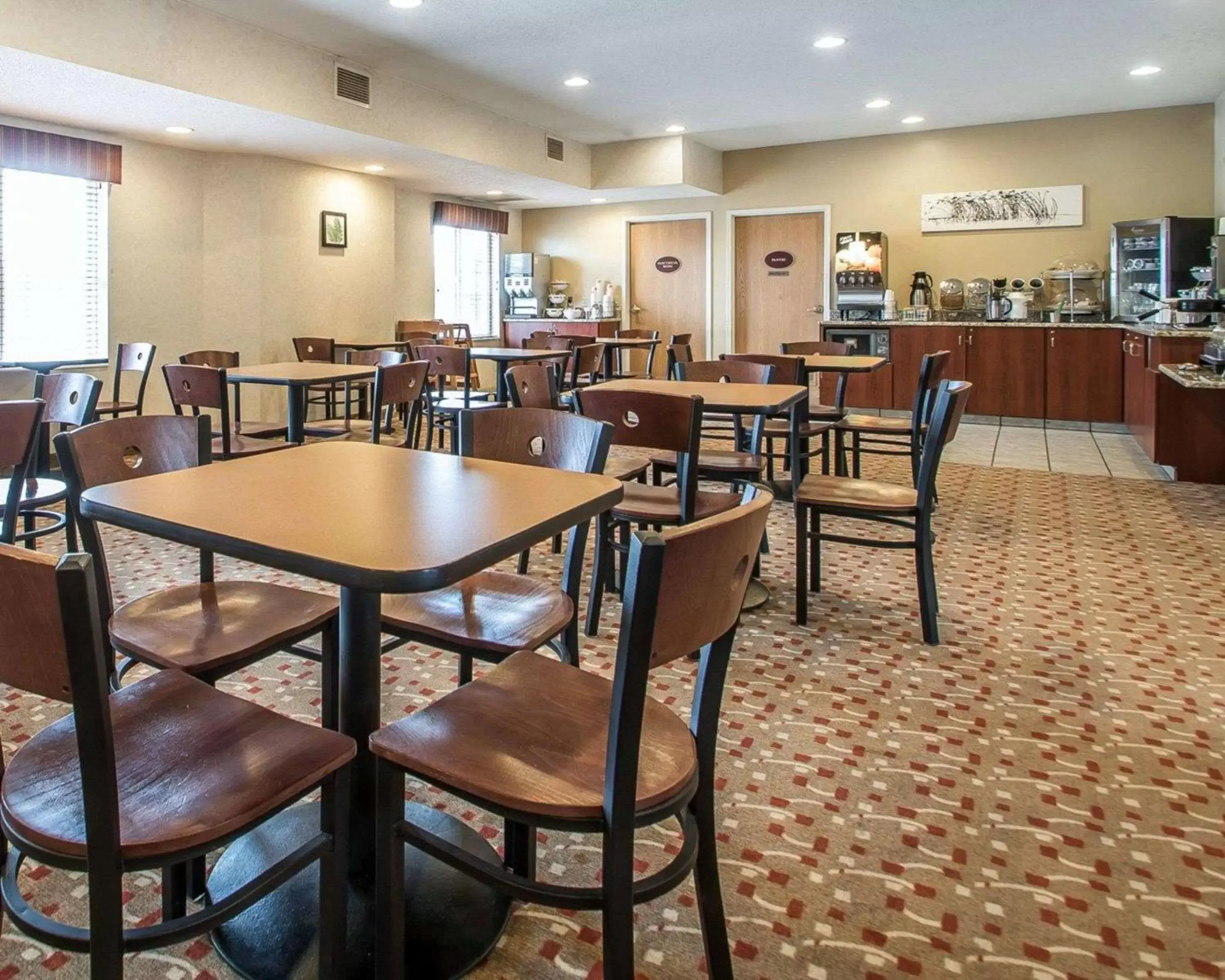 Restaurant/Places to Eat in Sleep Inn & Suites Green Bay South