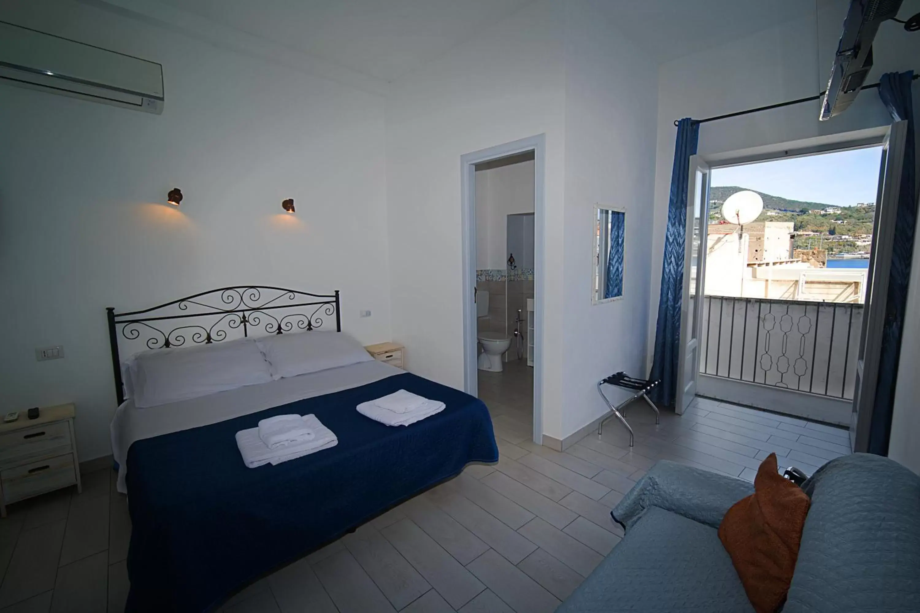 Photo of the whole room, Bed in Lo Nardo Accommodation