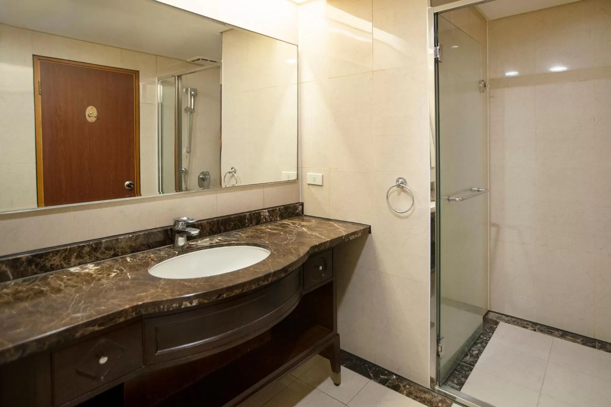 Shower in Hej Taipei Arena Hotel