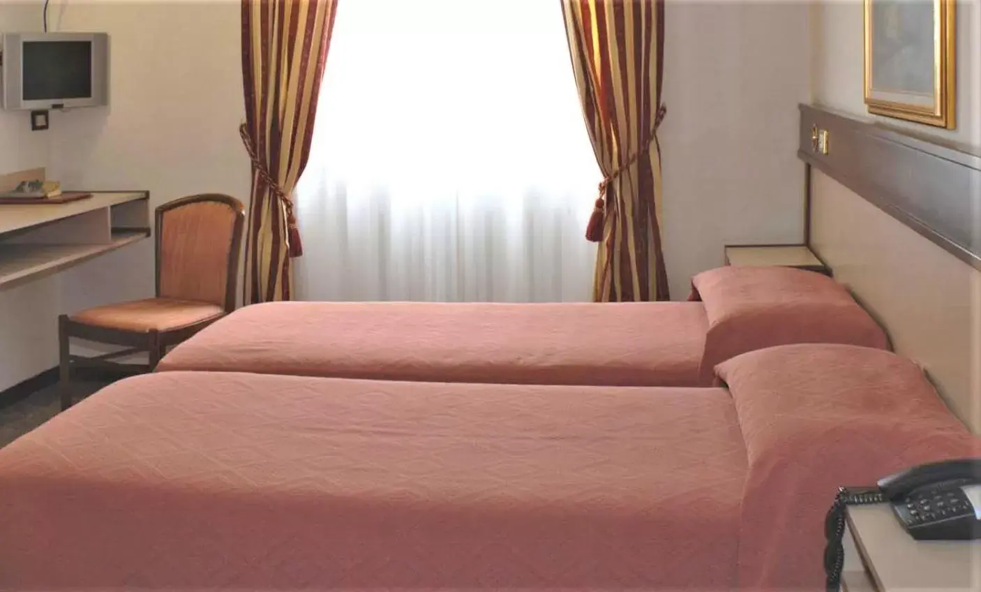 Bed in Bes Hotel Papa San Pellegrino Terme