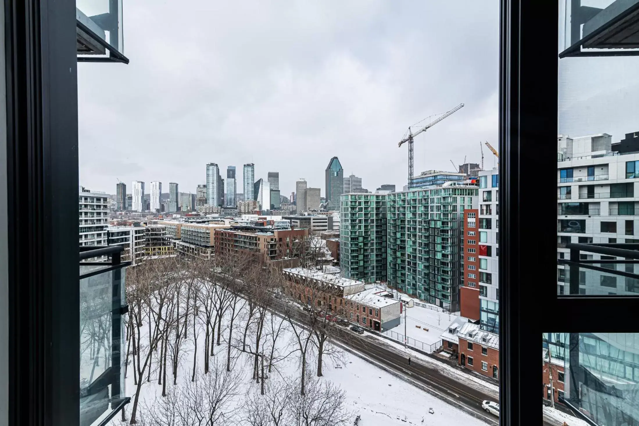 City view in WRFY Griffintown Apartment