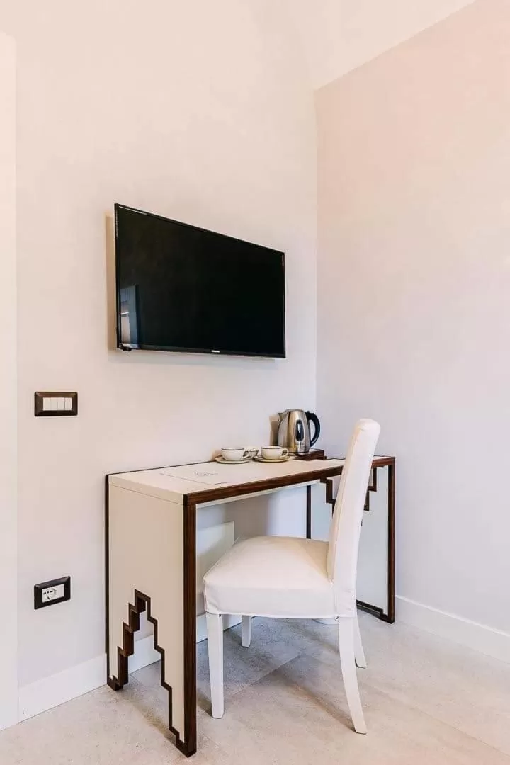 TV and multimedia in Maera B&B Ravello