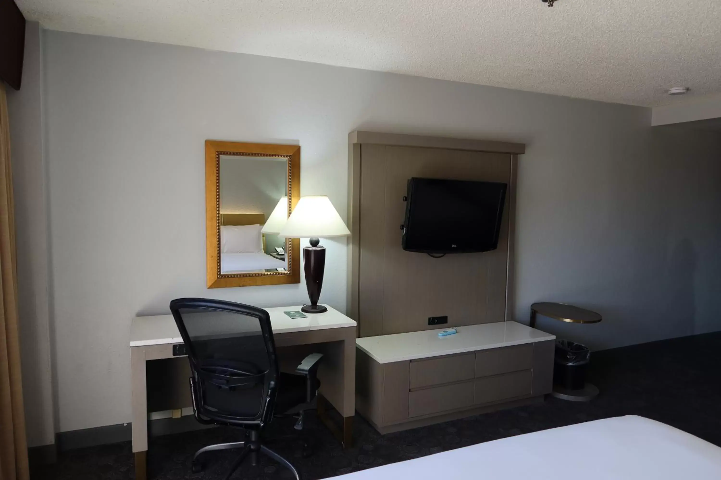 TV and multimedia, TV/Entertainment Center in GreenTree Hotel Phoenix West