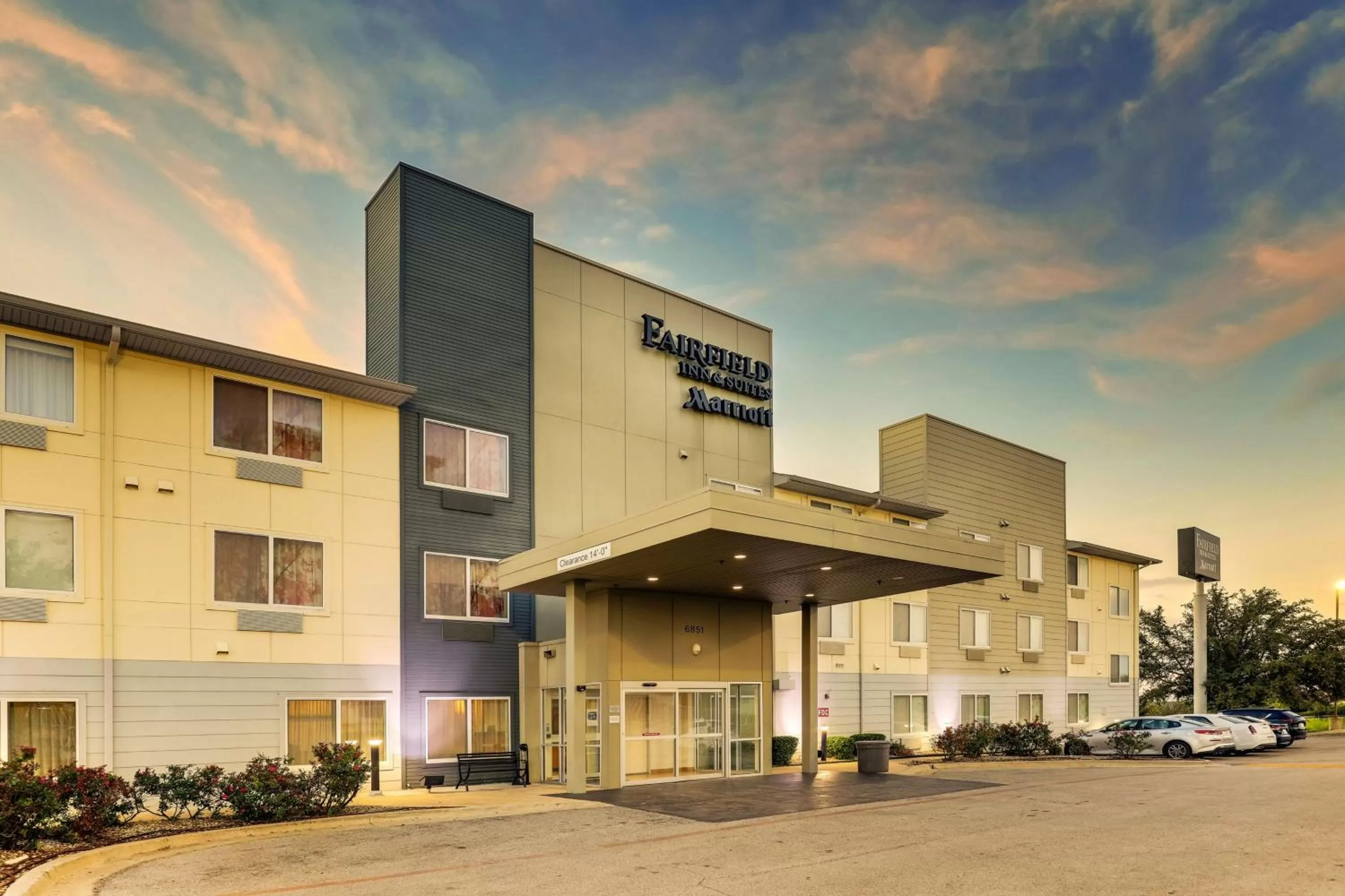 Property building in Fairfield Inn & Suites by Marriott Fort Worth I-30 West Near NAS JRB