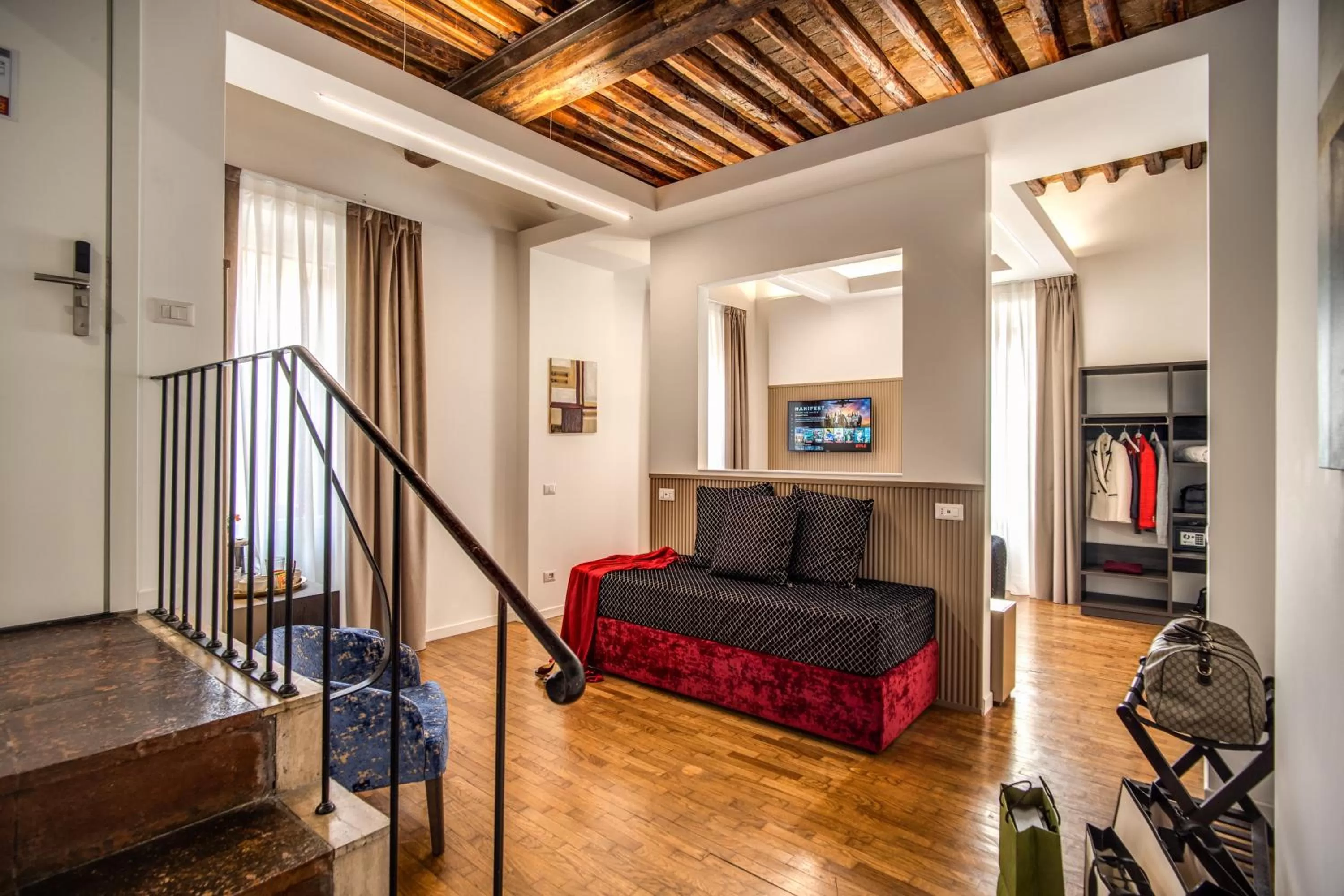 Living room in Little Queen Suite