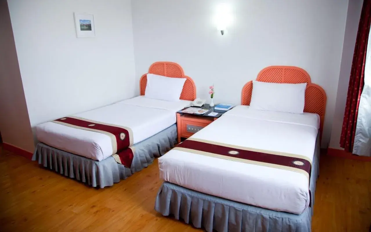 Budget Twin Room in Thumrin Hotel