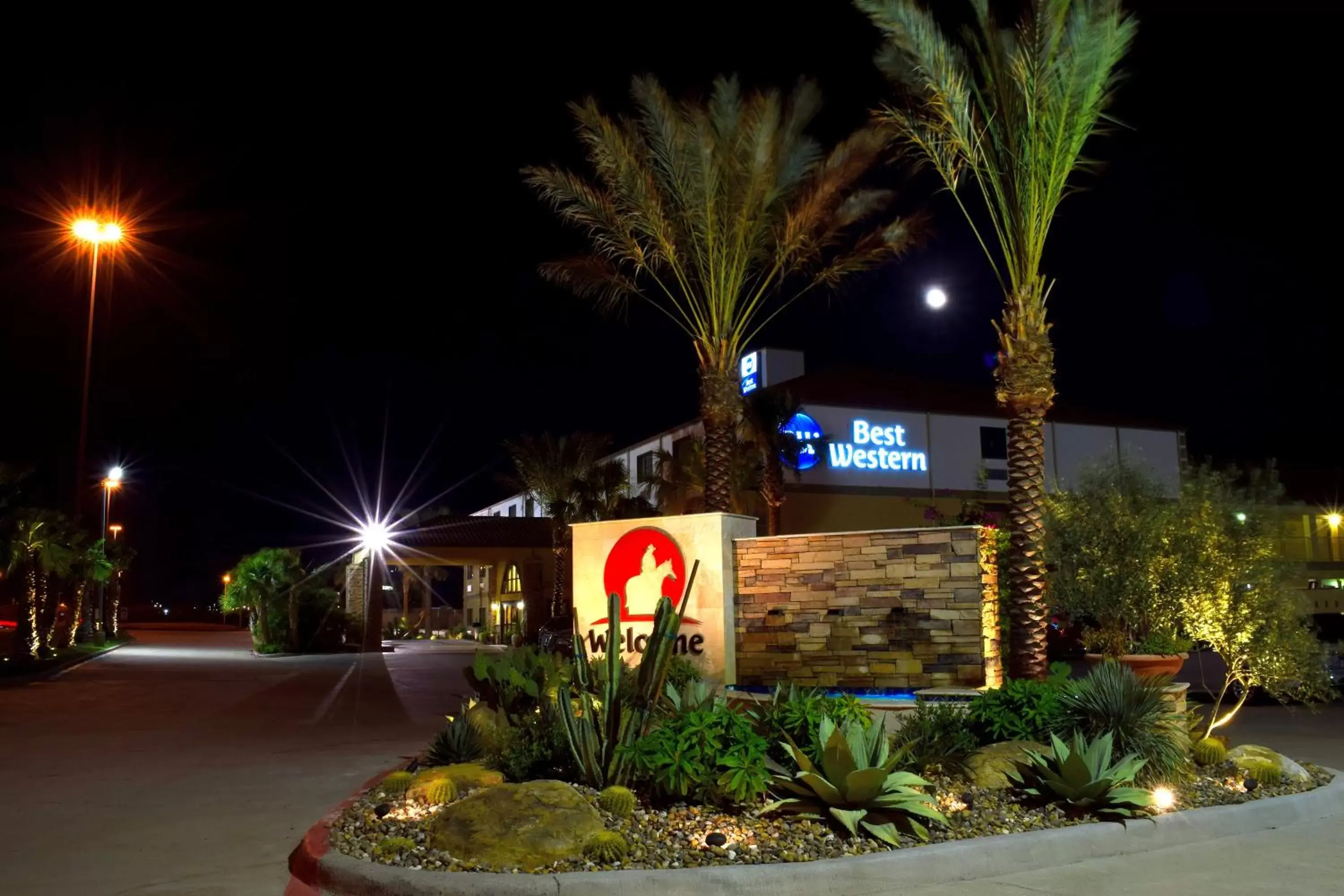 Facade/entrance, Property Building in Best Western San Isidro Inn