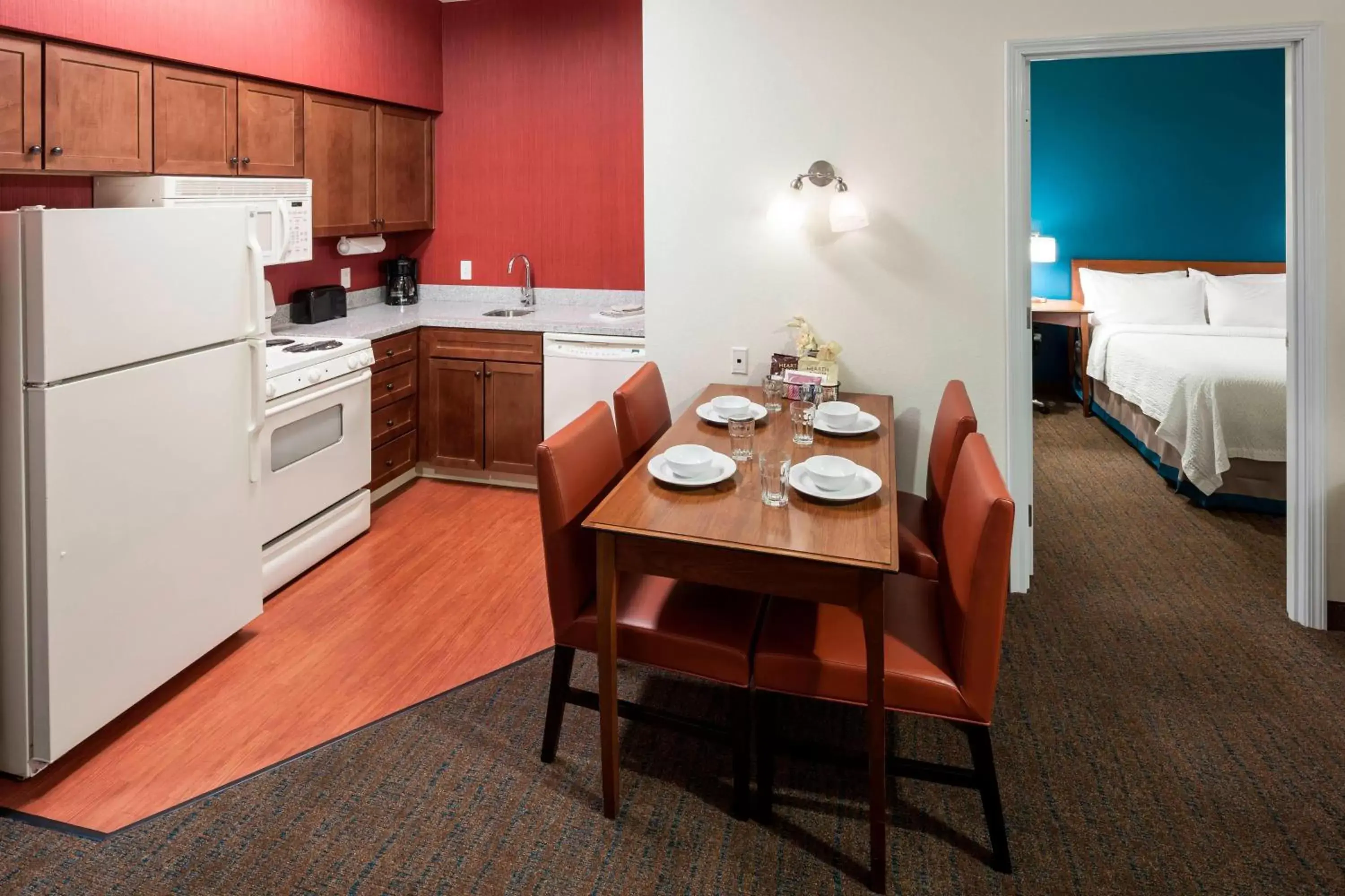 Bedroom, Dining Area in Residence Inn Houston West Energy Corridor