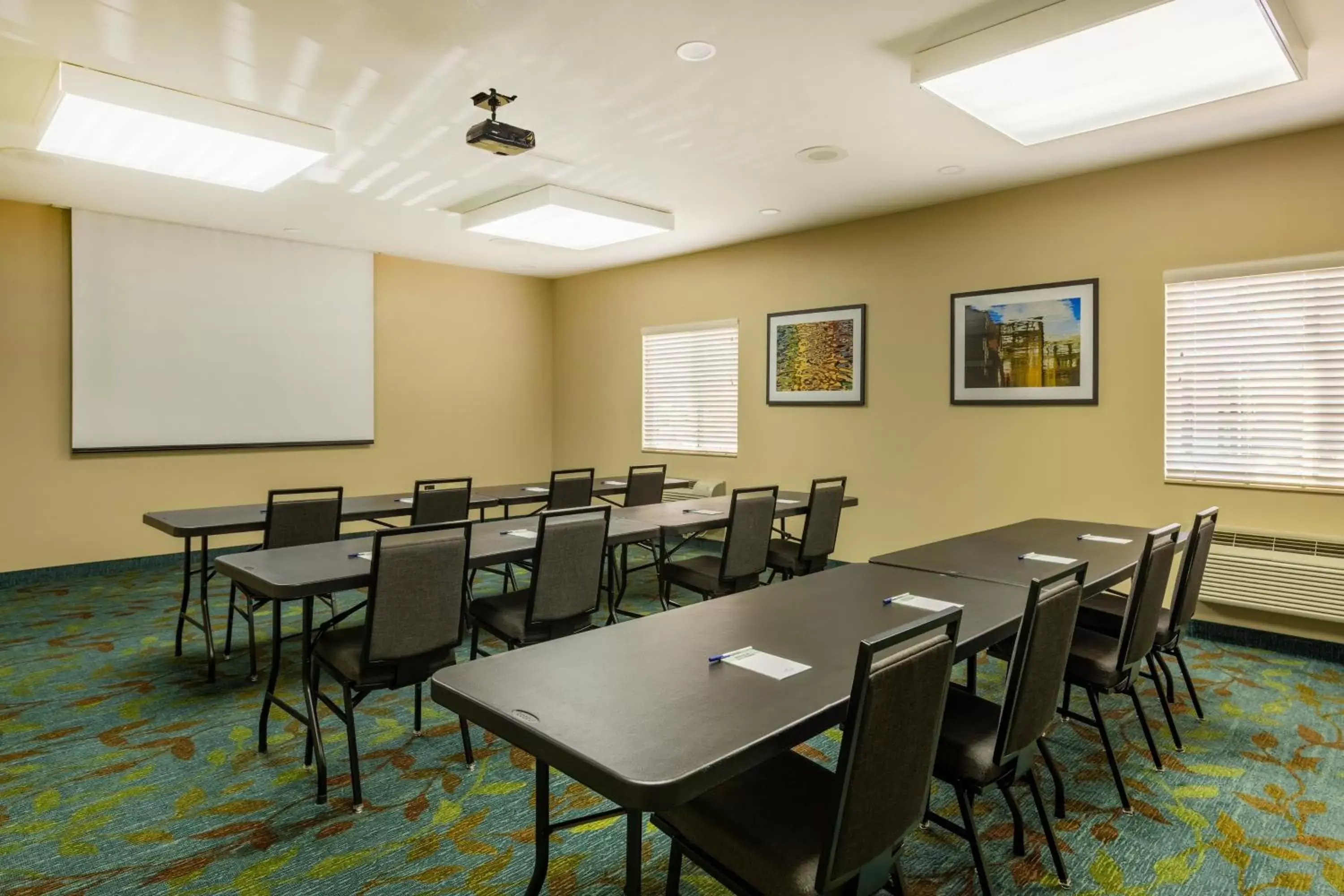 Meeting/conference room in Candlewood Suites Springfield South, an IHG Hotel