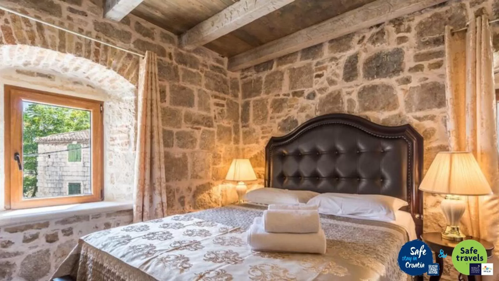 Property building, Bed in Heritage Palace Varos - MAG Quaint & Elegant Boutique Hotels