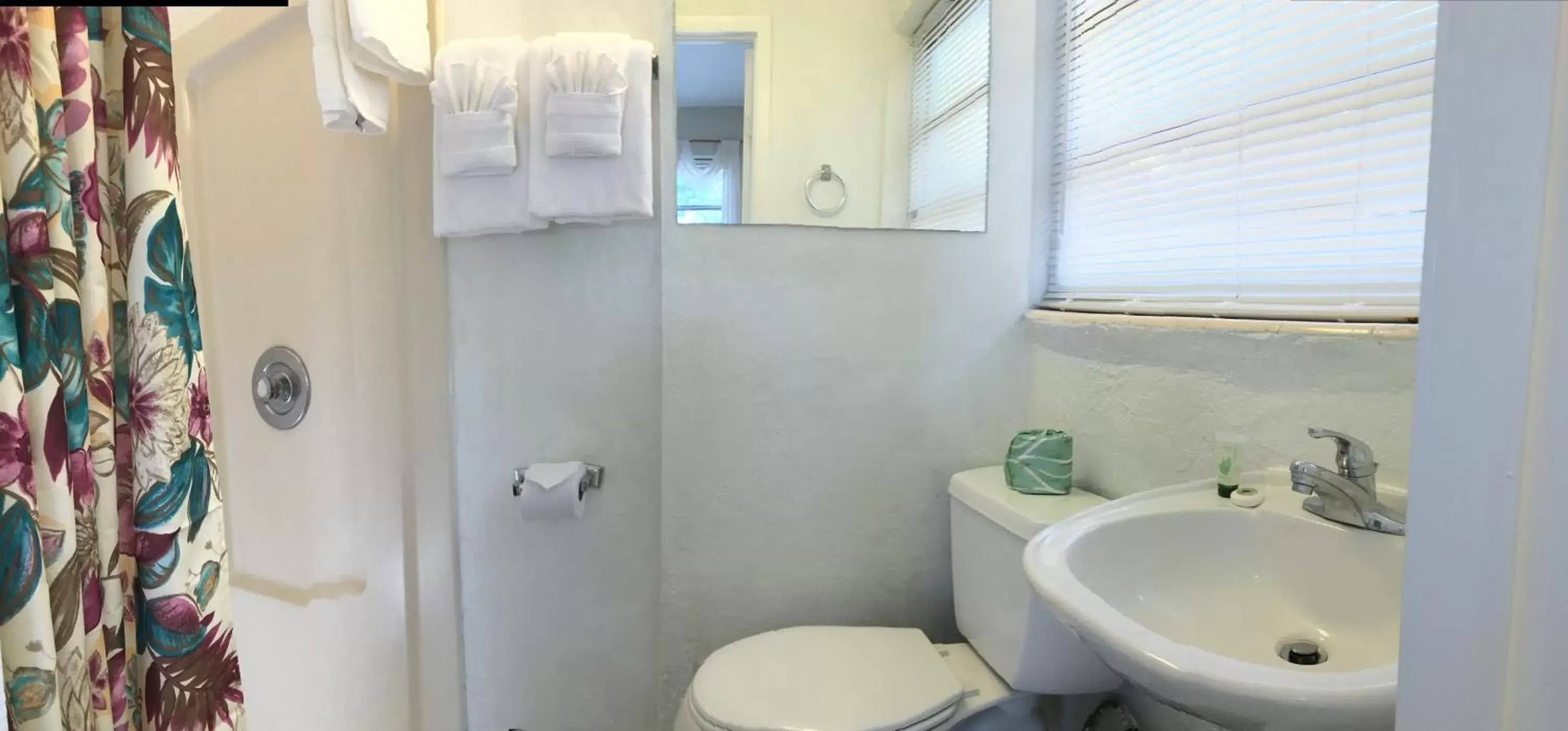 Bathroom in The Pelican Key Largo Cottages