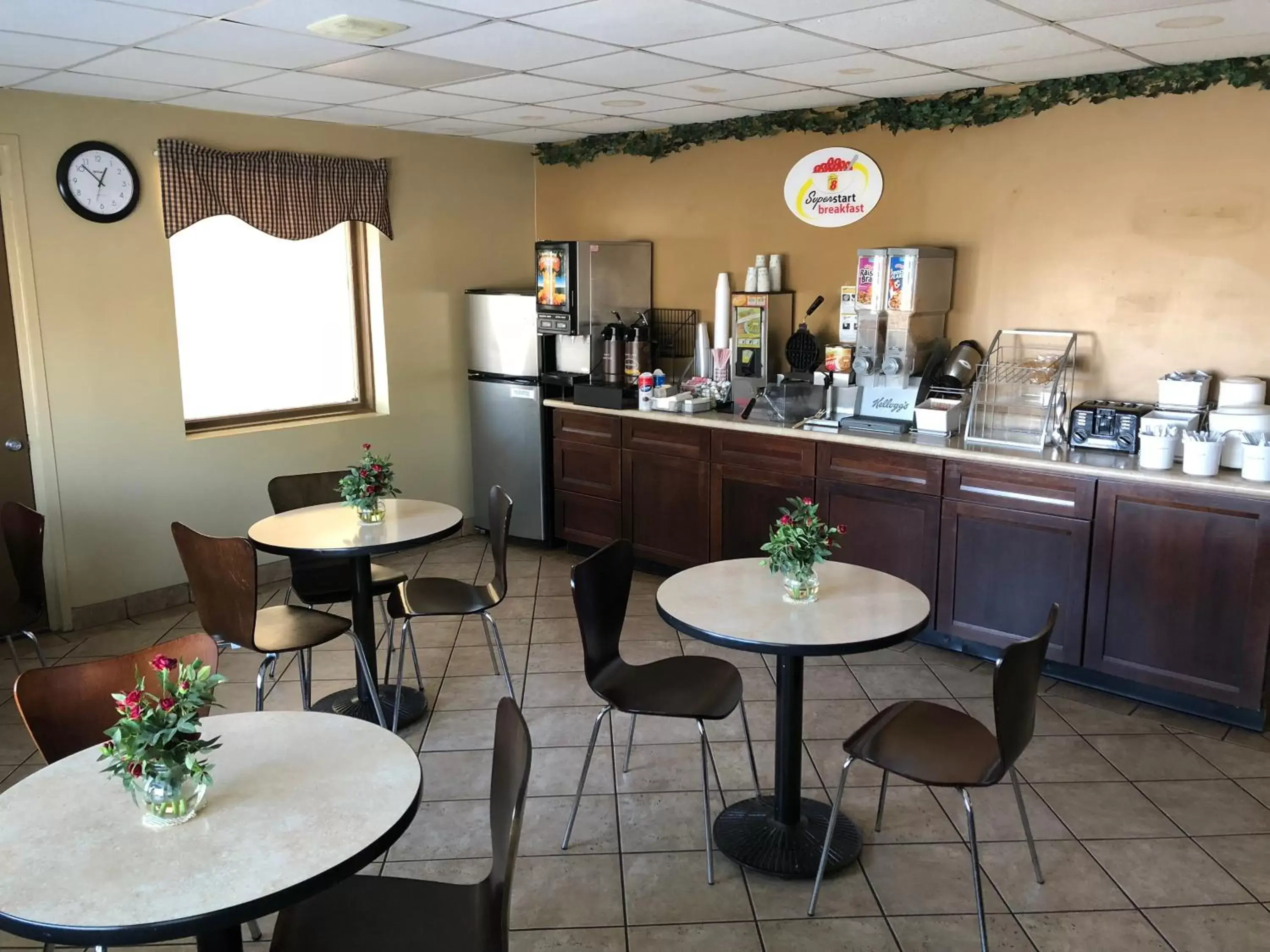 Breakfast, Restaurant/Places to Eat in Super 8 by Wyndham-Tupelo Airport