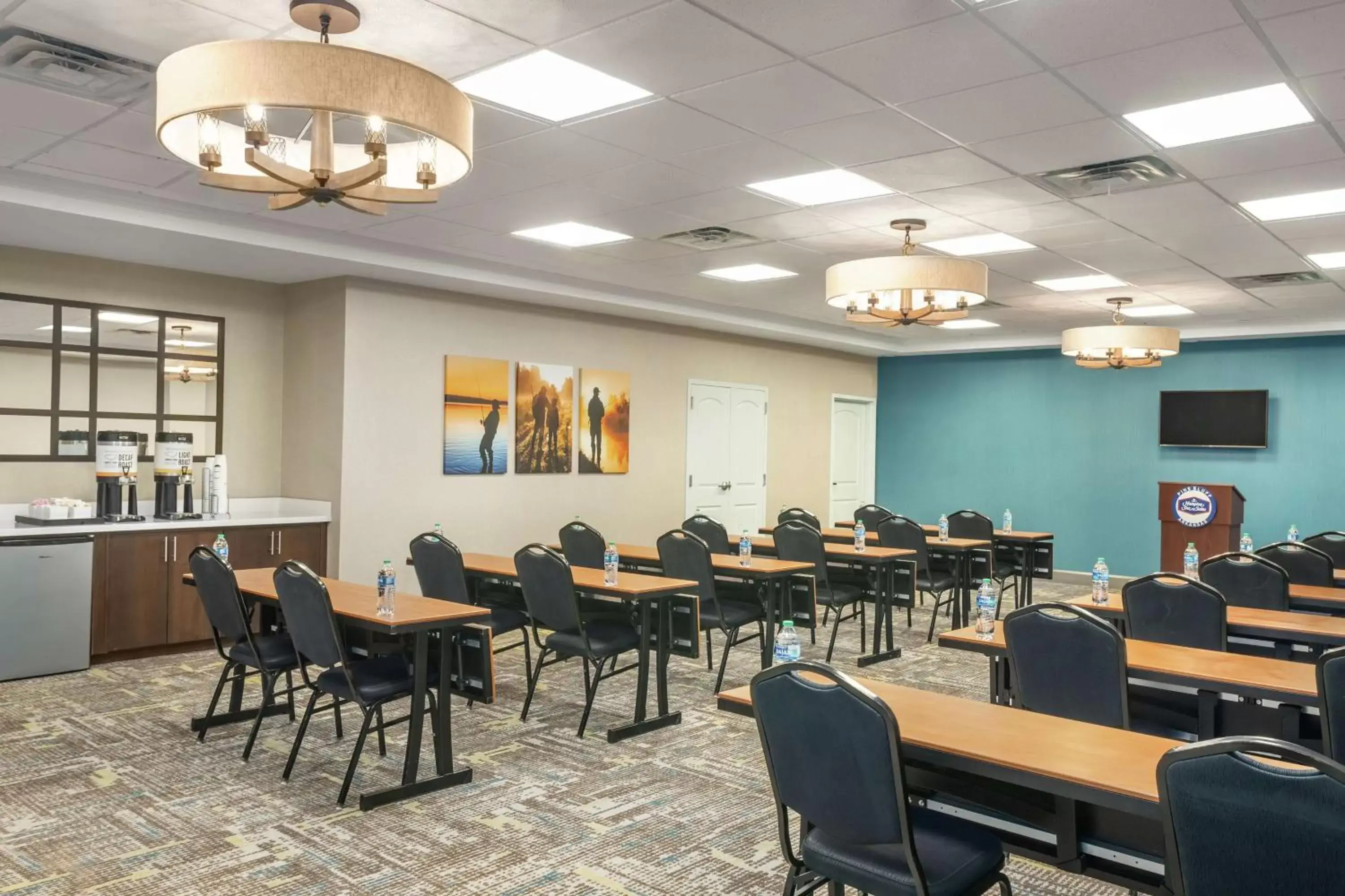 Meeting/conference room, Restaurant/Places to Eat in Hampton Inn & Suites Pine Bluff