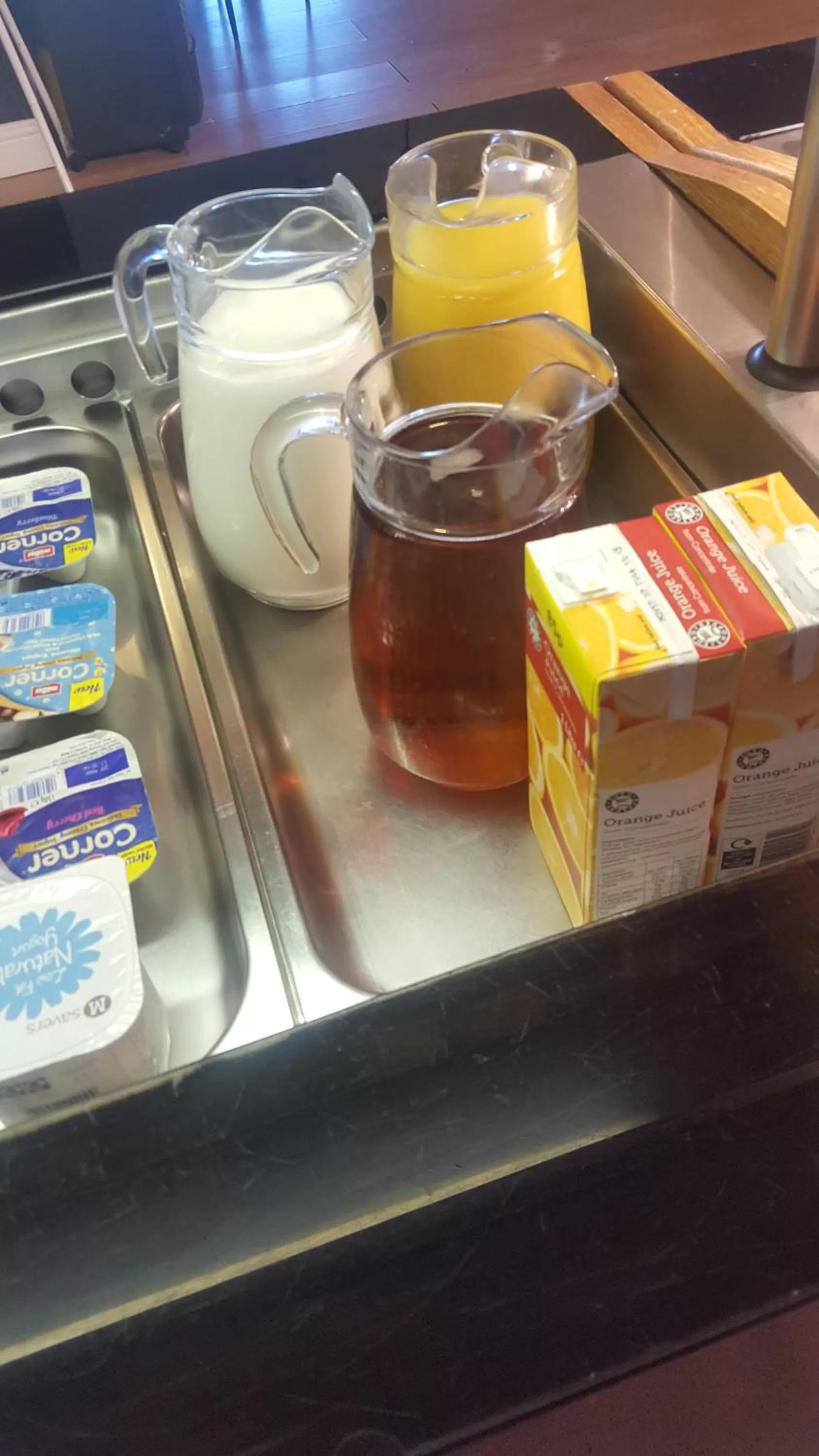 Buffet breakfast in Queens Plaza Hotel