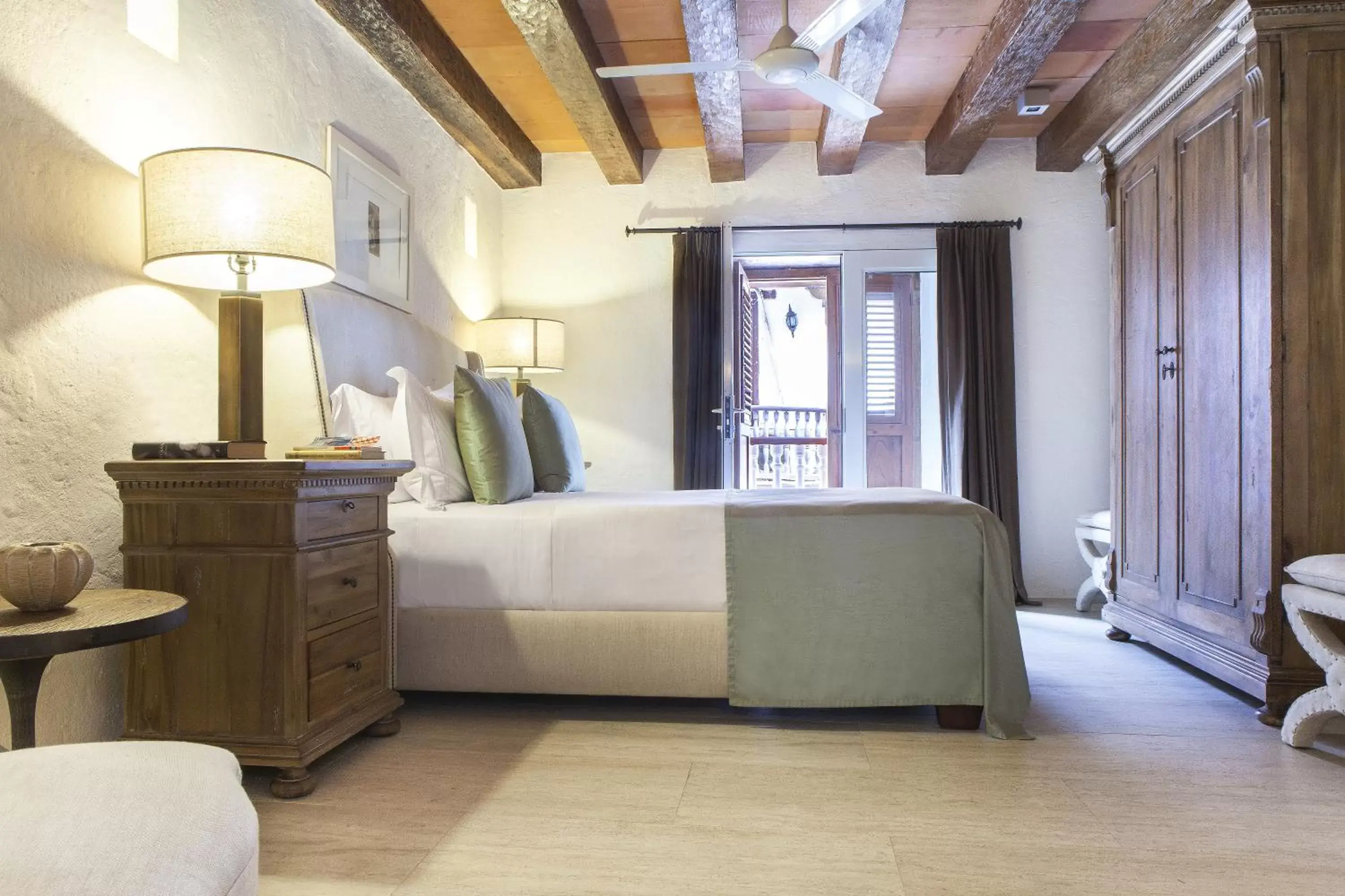 Bedroom, Lobby/Reception in Hotel Boutique Casa del Coliseo