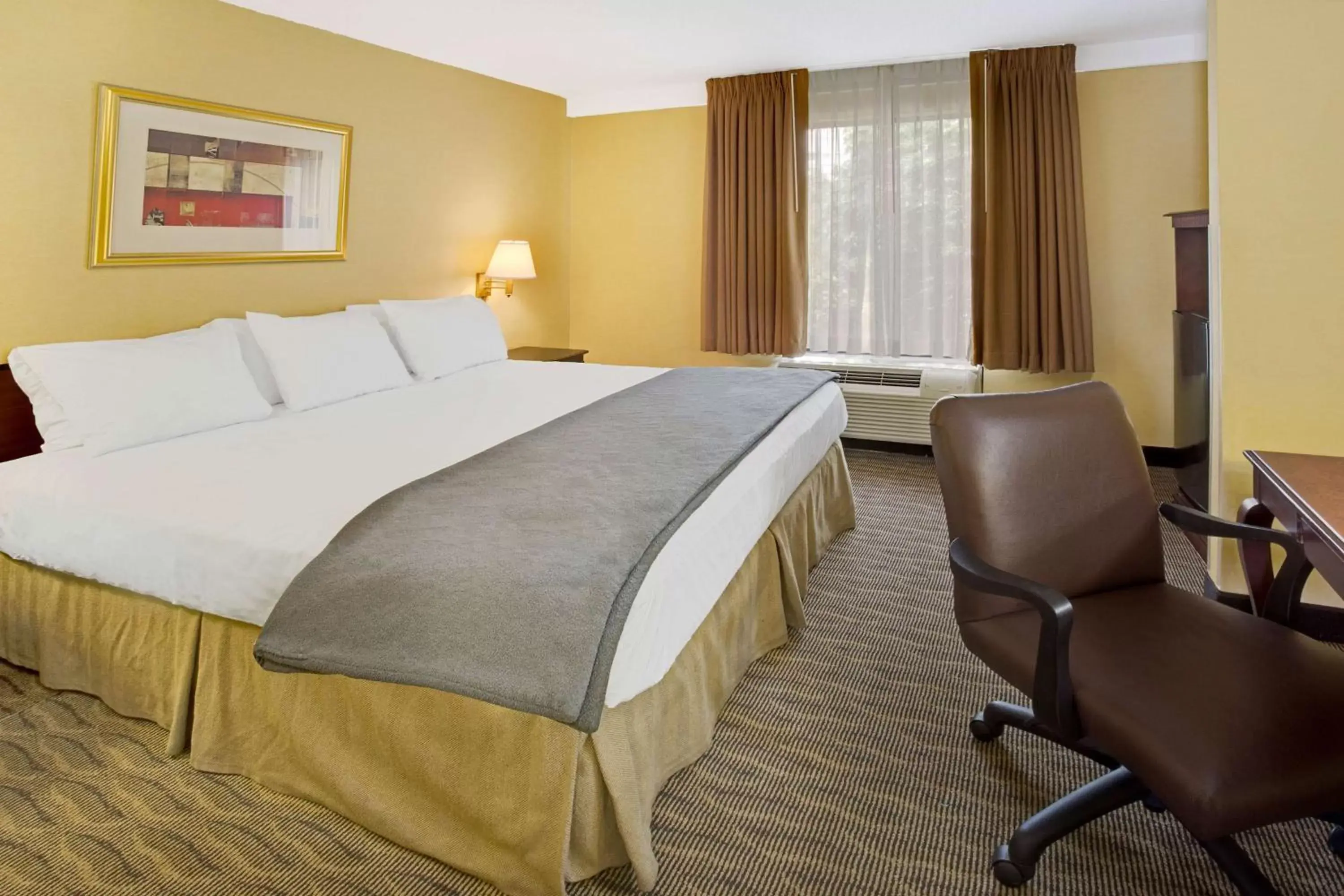 King Room - Disability Access/Non-Smoking in Days Inn by Wyndham Silver Spring