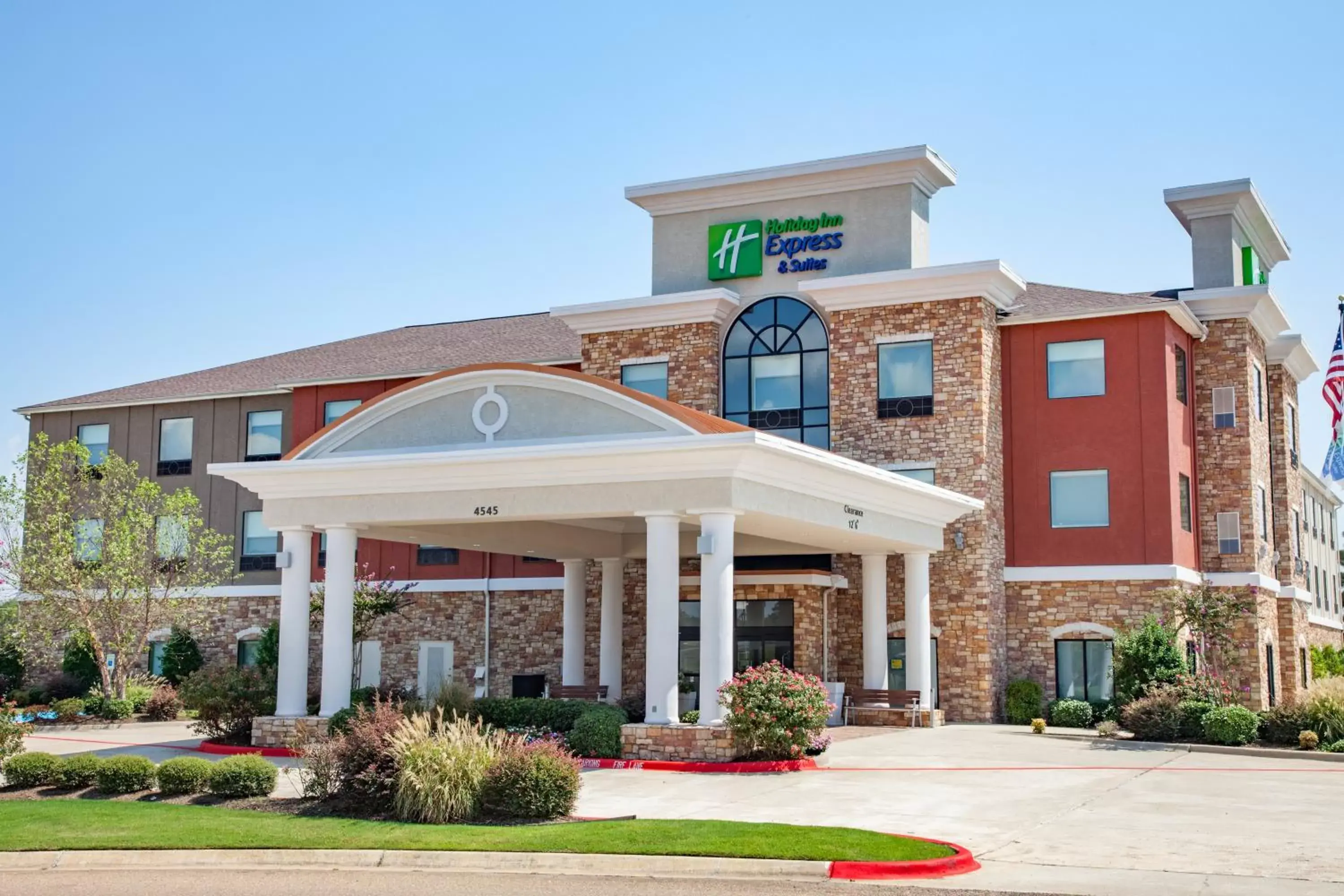 Property Building in Holiday Inn Express & Suites Texarkana, an IHG Hotel