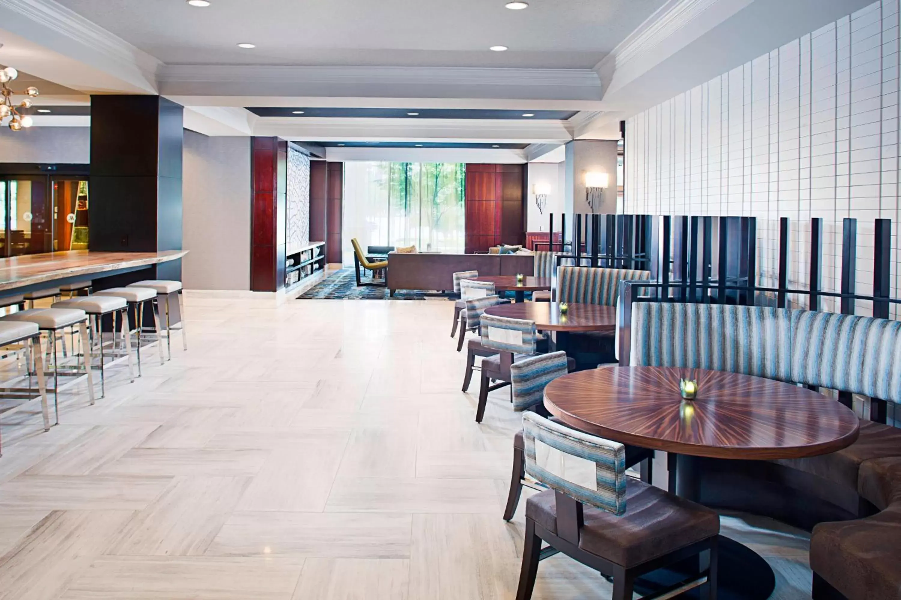 Lobby or reception, Lounge/Bar in Dallas Marriott Suites Medical/Market Center