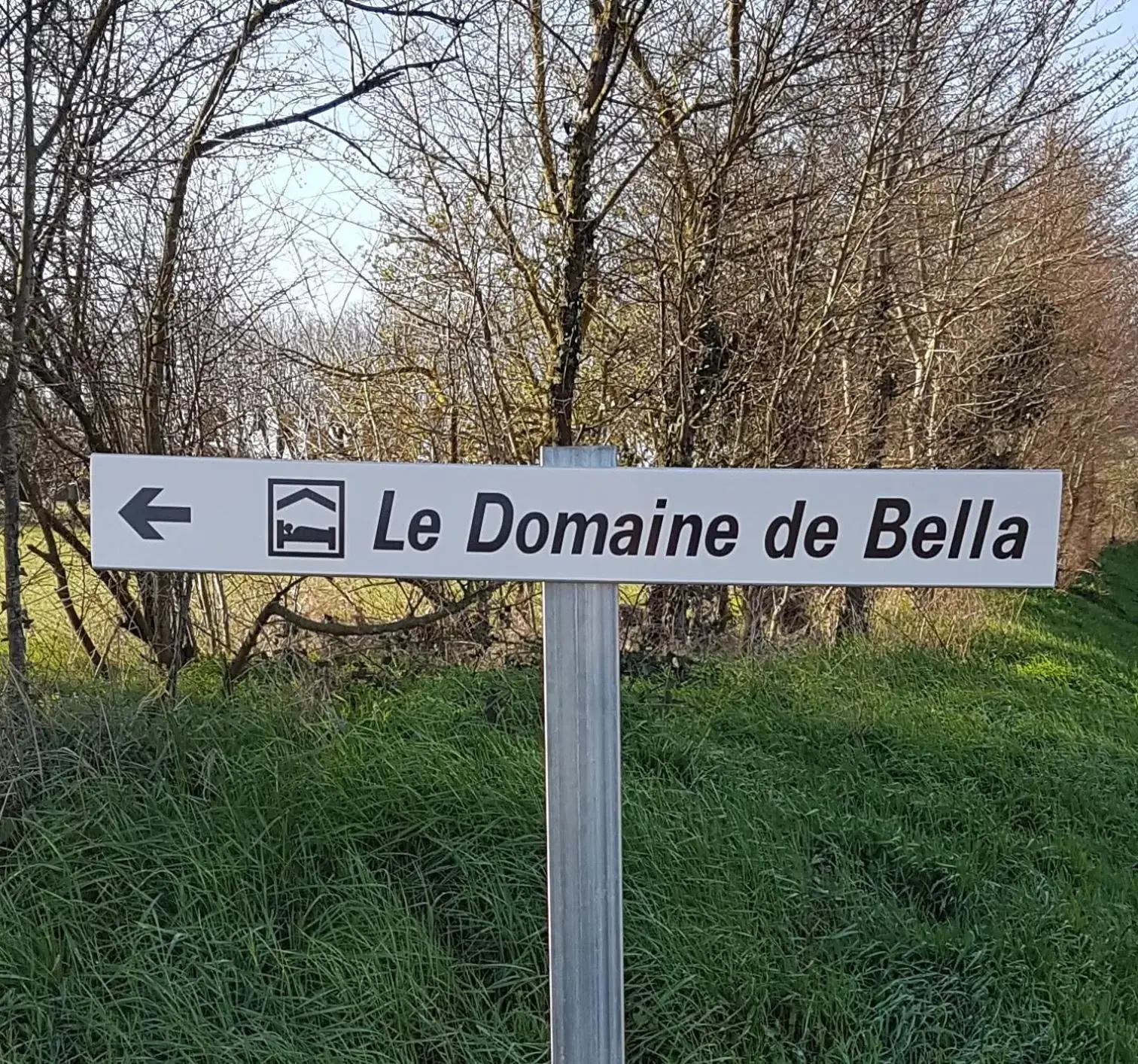 Logo/Certificate/Sign in Le Domaine de Bella