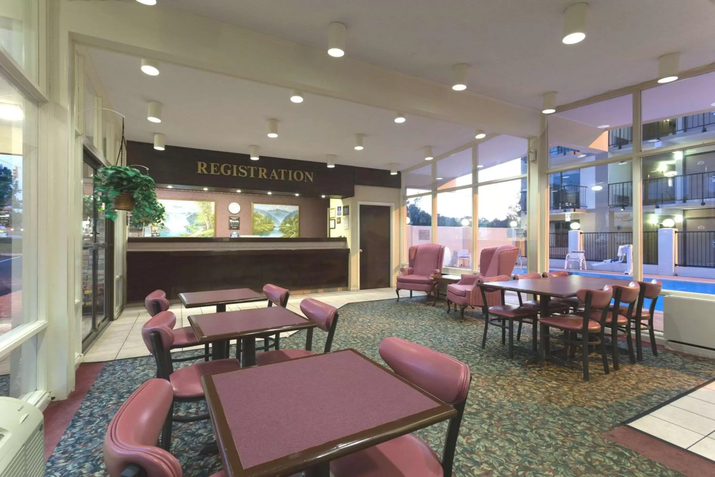 Lobby or reception, Lounge/Bar in Days Inn by Wyndham Raleigh South