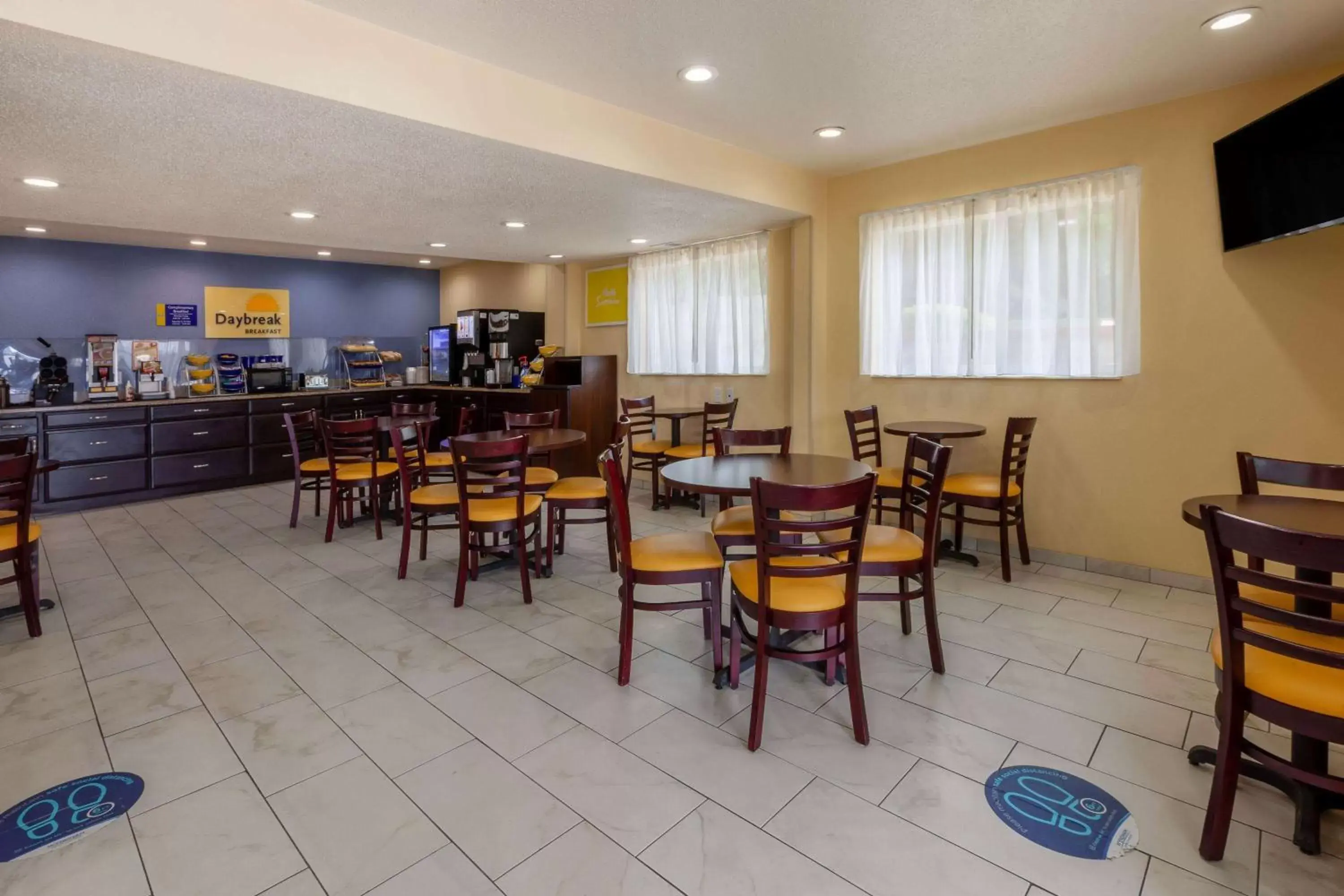 Breakfast, Restaurant/Places to Eat in Days Inn by Wyndham Charles Town