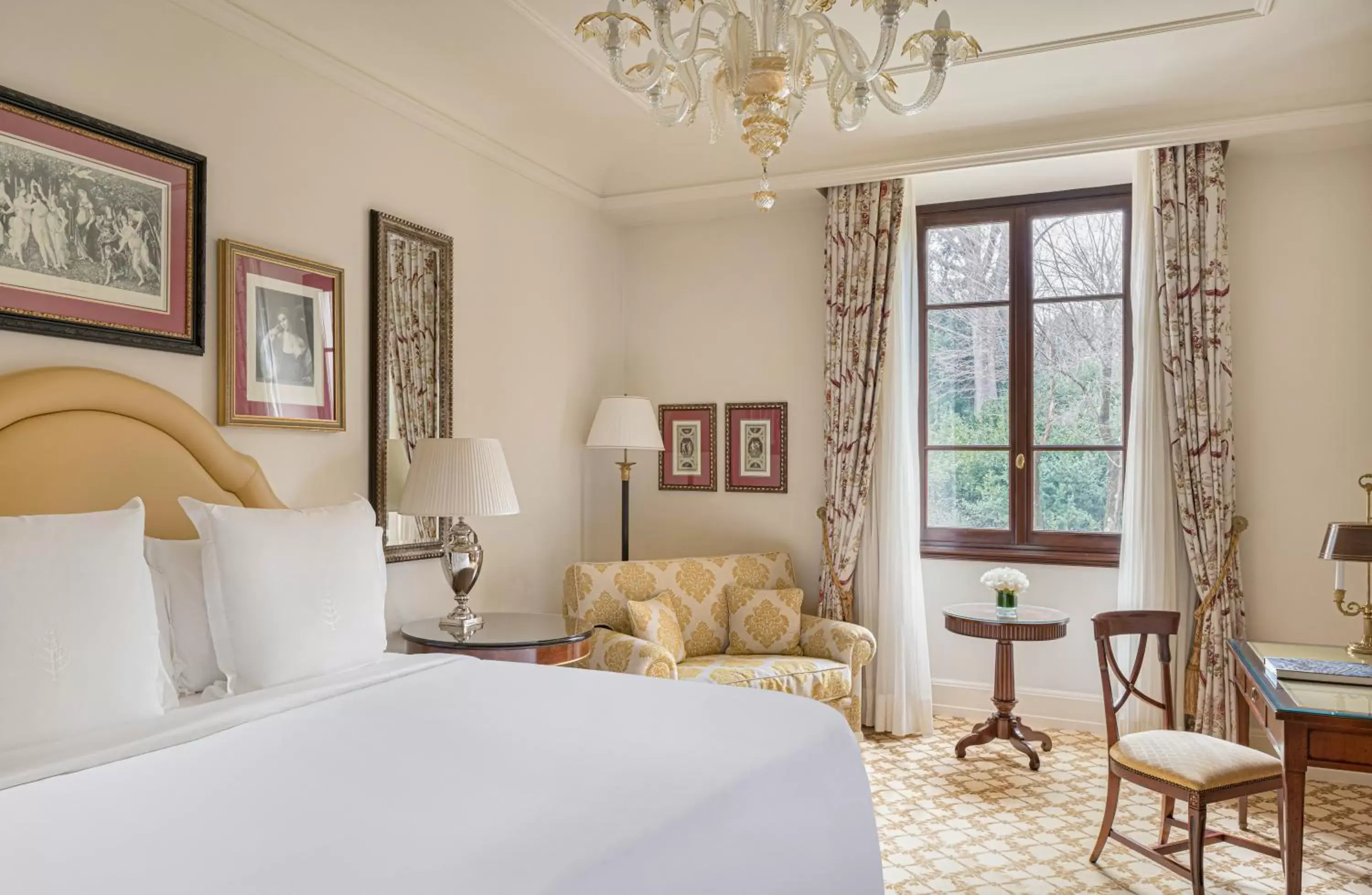 Bedroom in Four Seasons Hotel Firenze