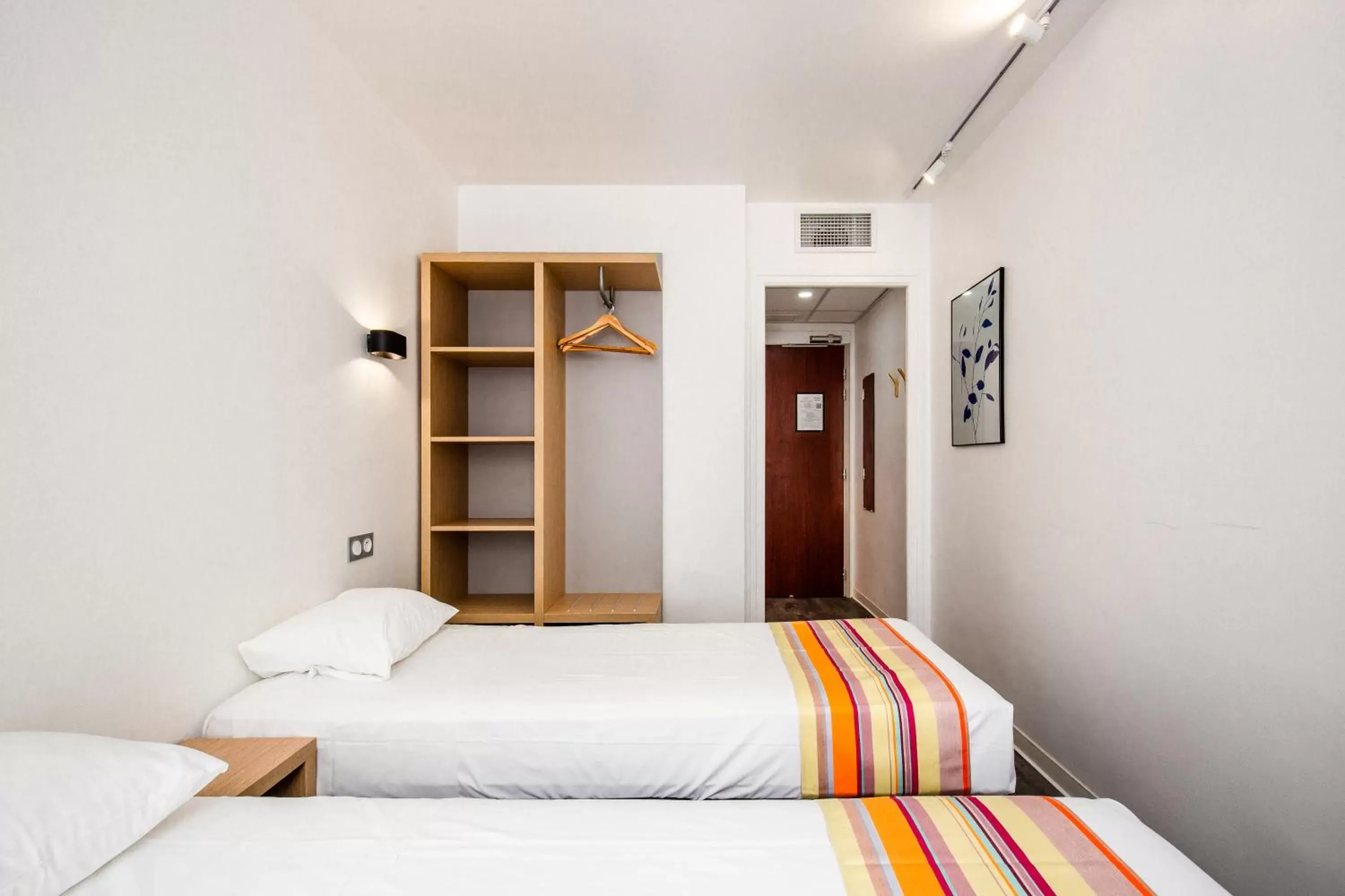 Bed in Hôtel PB - Paris-Barcelone