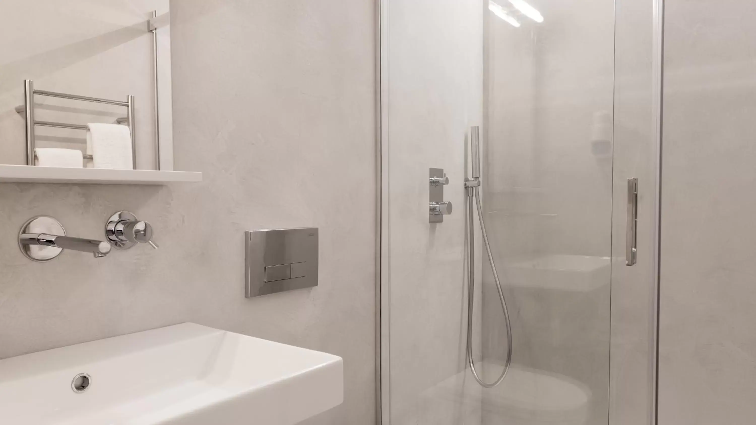 Shower, Bathroom in Braga Heritage Lofts