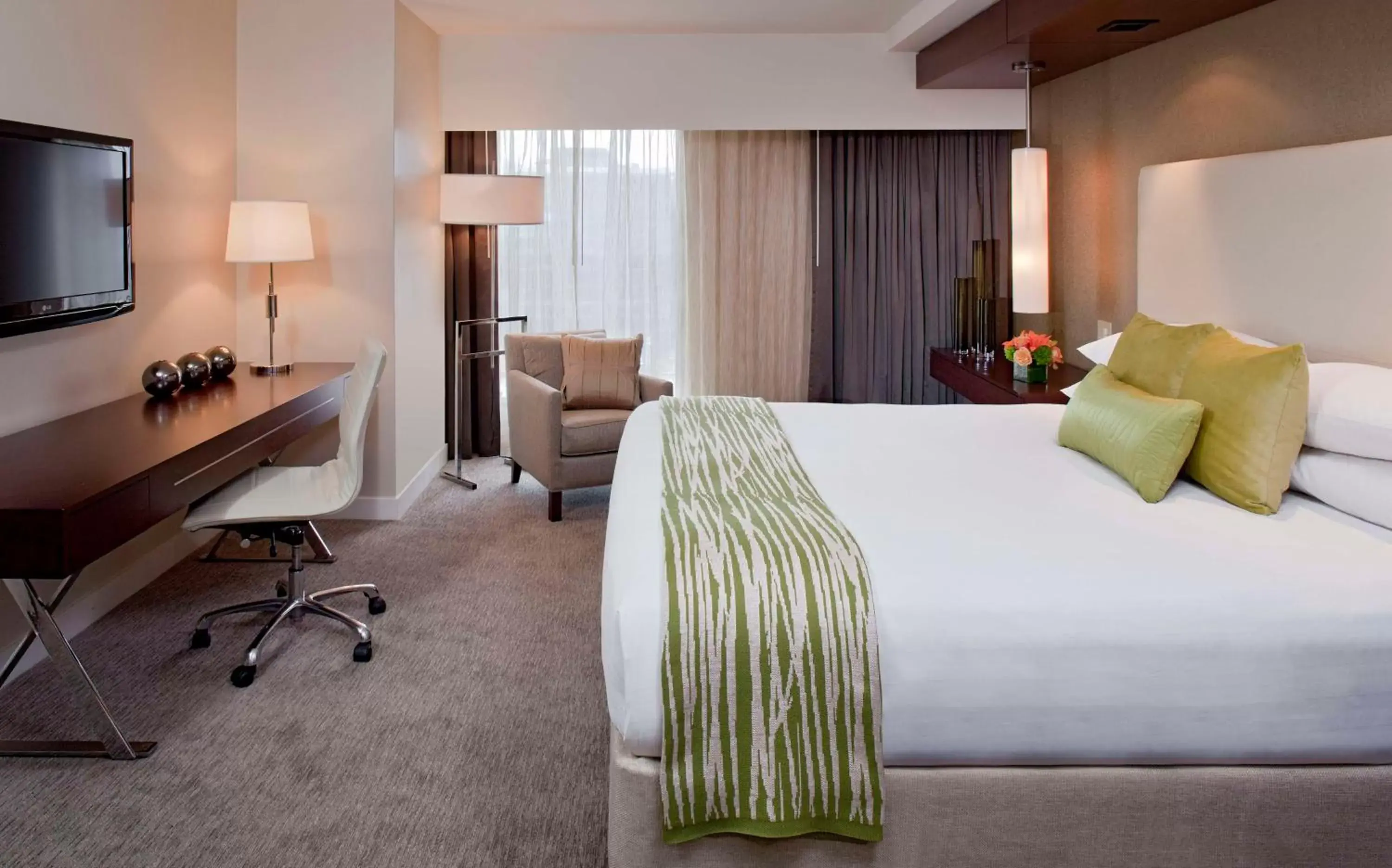 Photo of the whole room, Bed in Grand Hyatt Washington